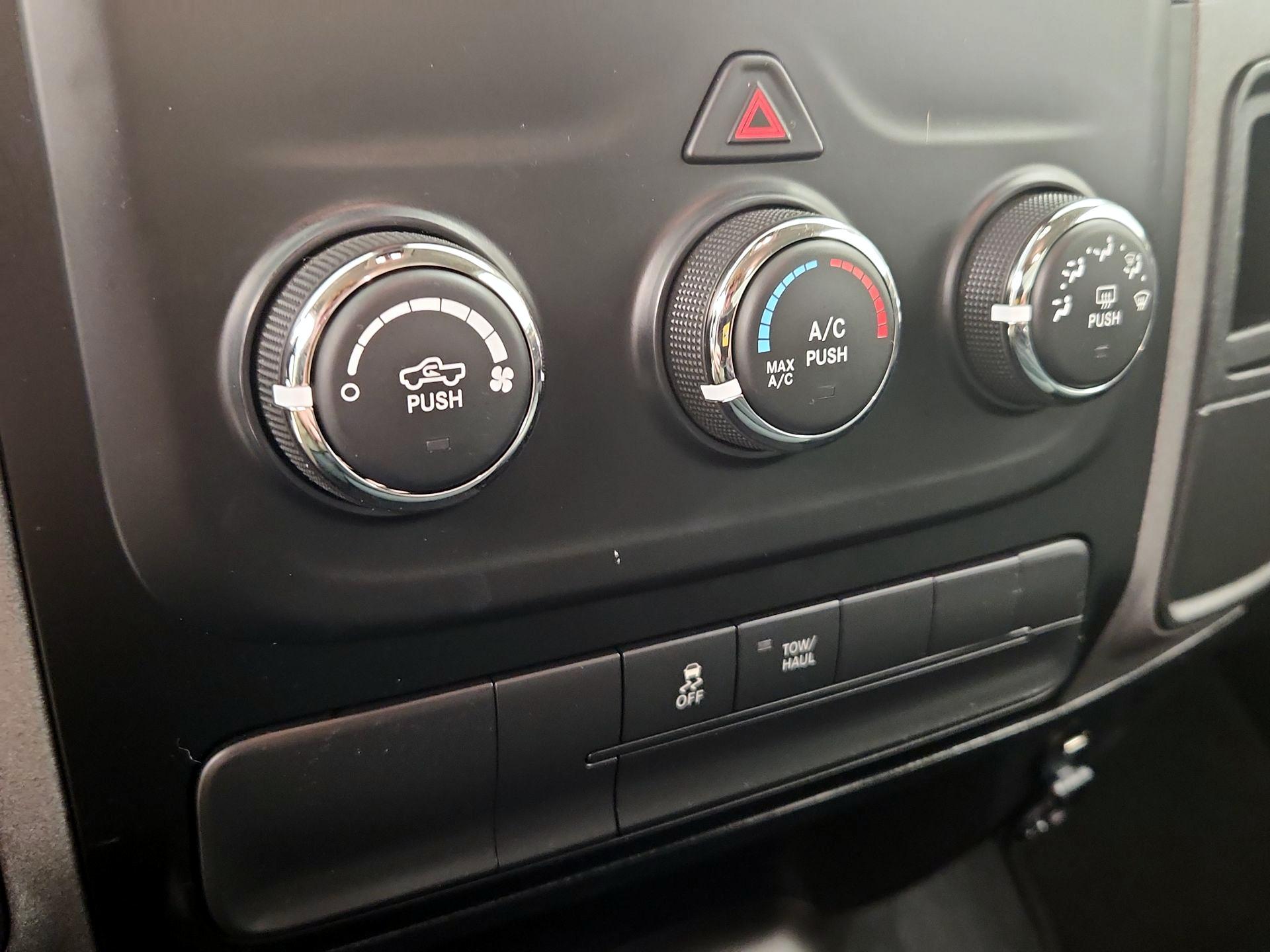 Thumbnail: 2020 RAM 1500 Classic - 16
