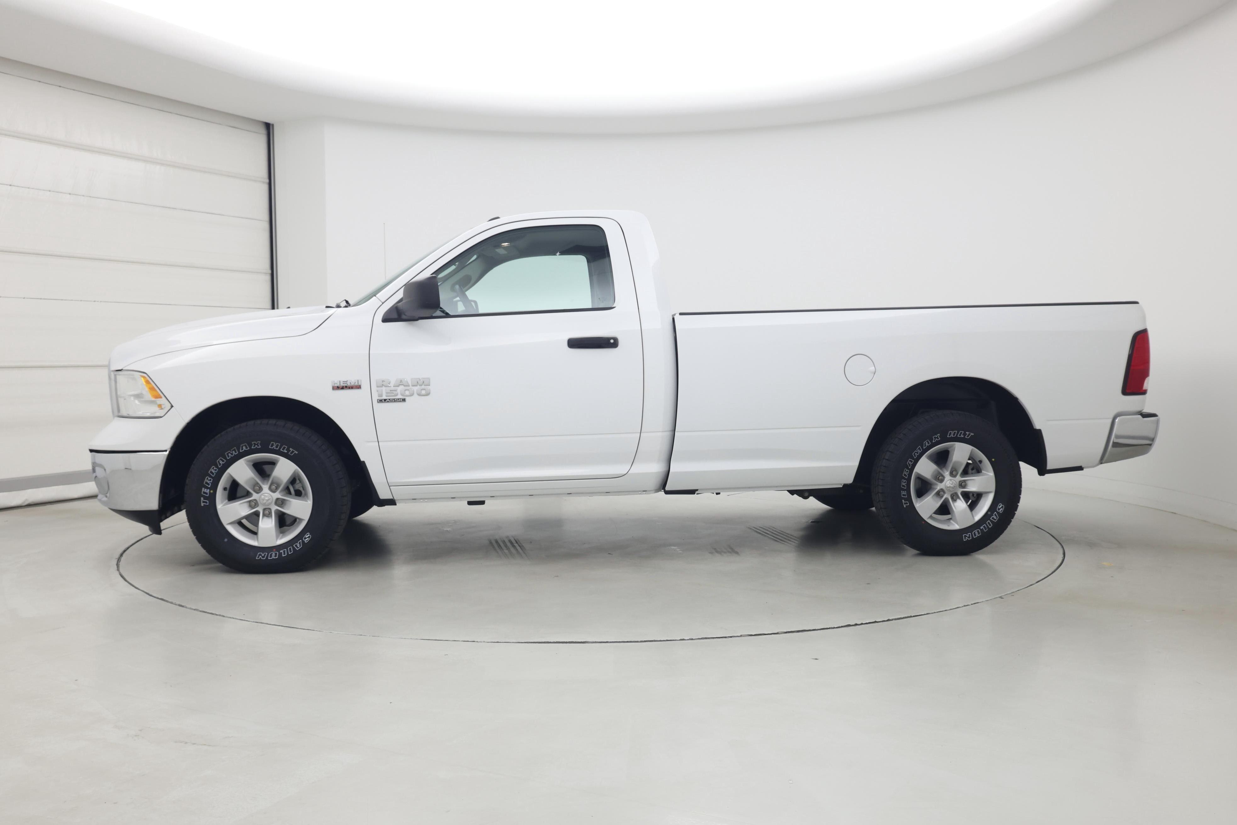 Thumbnail: 2020 RAM 1500 Classic - 3