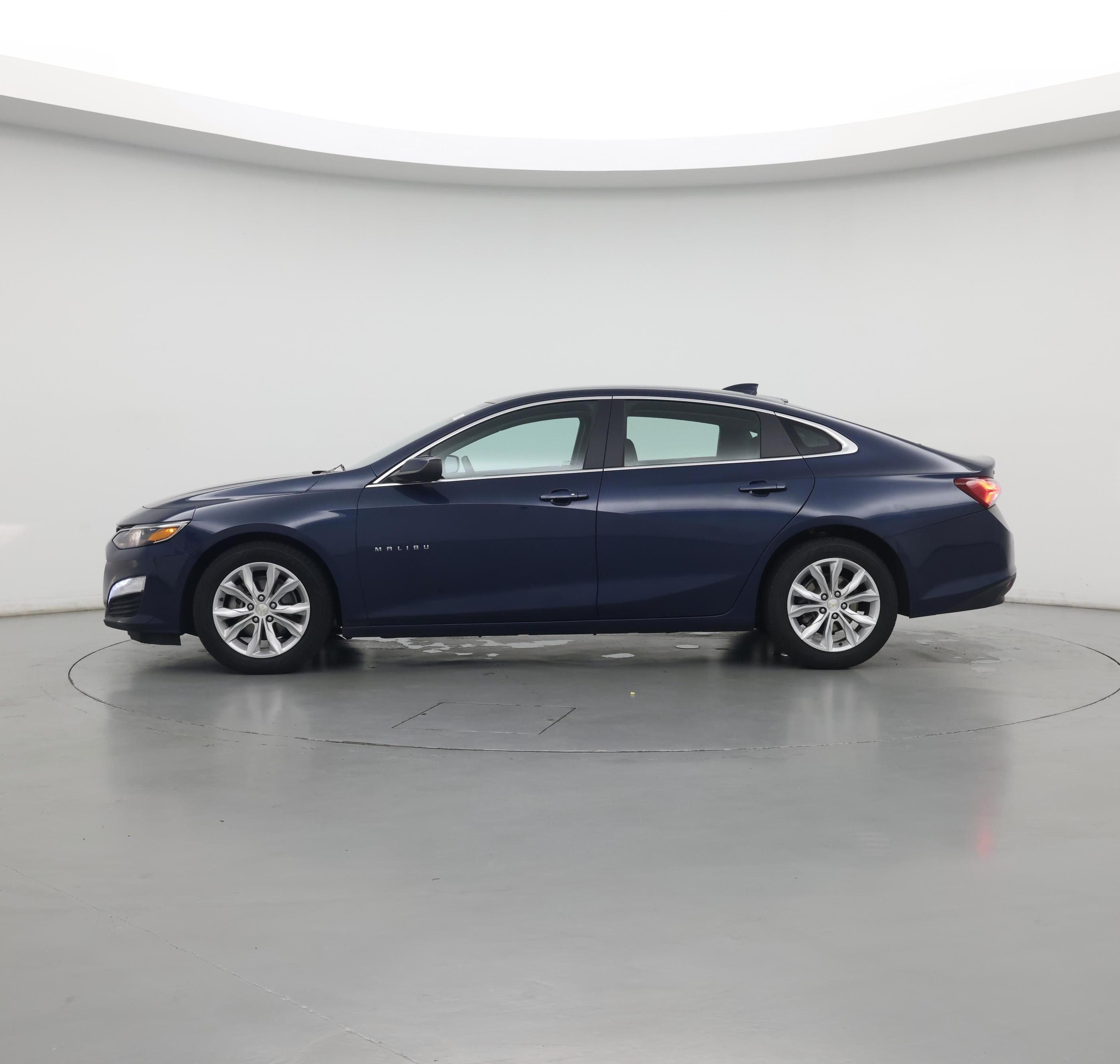 Thumbnail: 2020 Chevrolet Malibu - 3