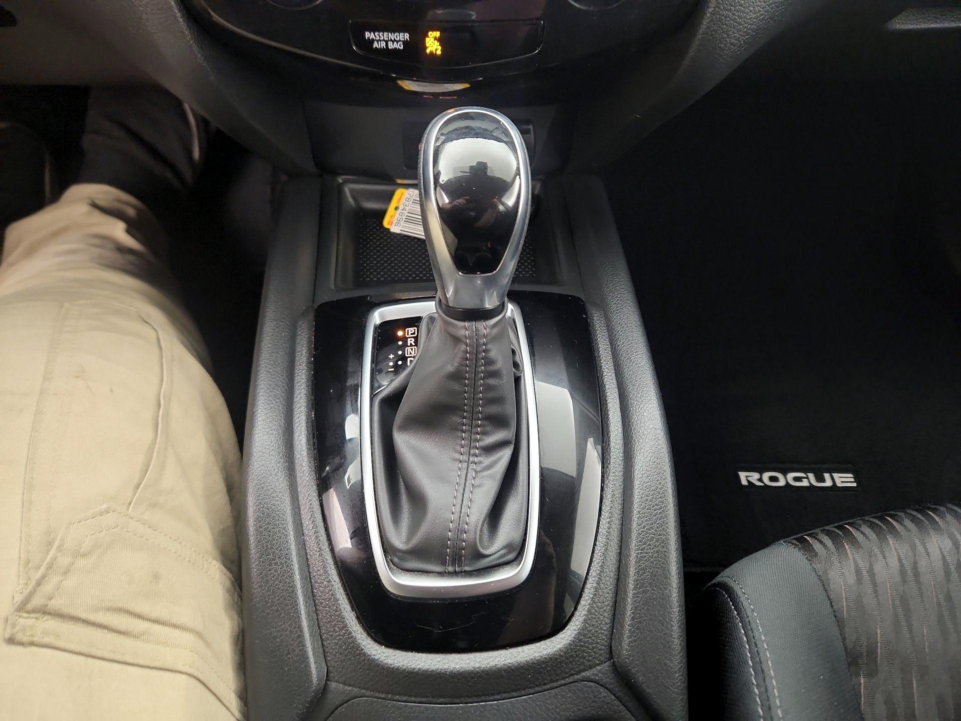 Thumbnail: 2020 Nissan Rogue - 17