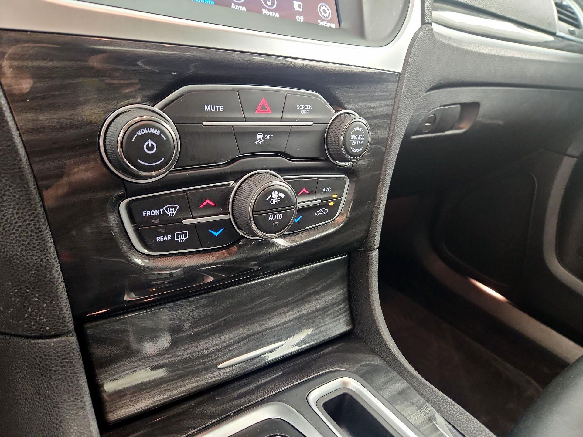 Thumbnail: 2018 Chrysler 300 - 16