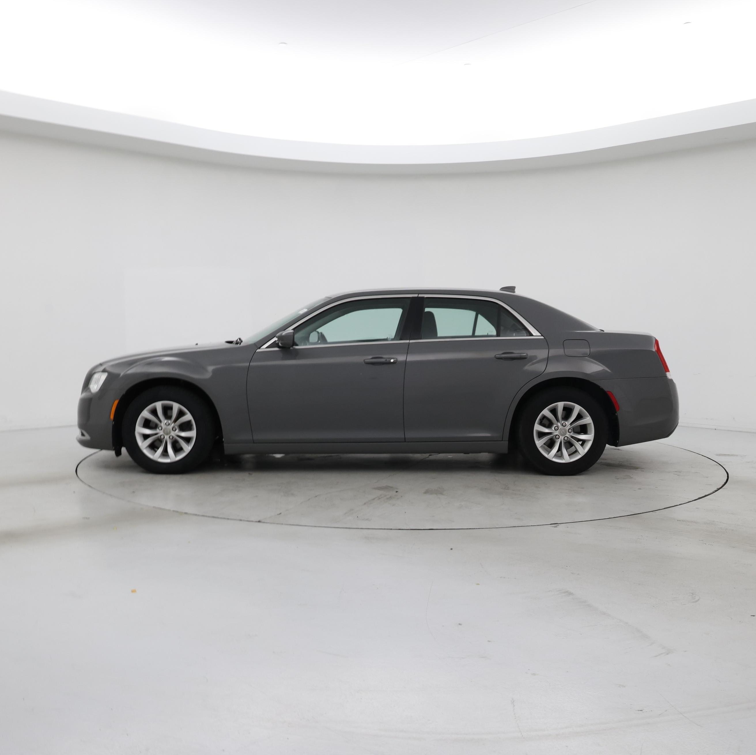 Thumbnail: 2018 Chrysler 300 - 3