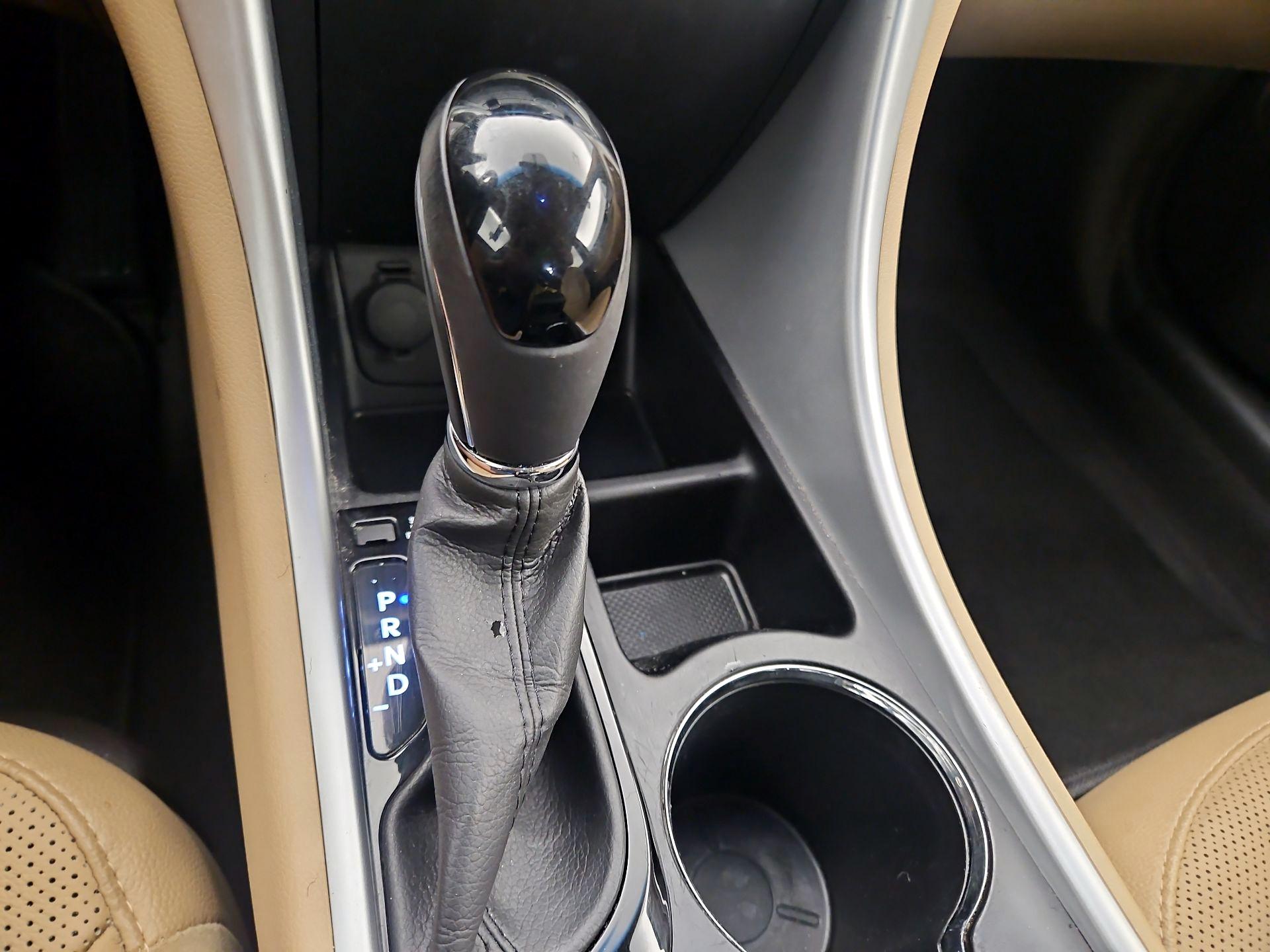 Thumbnail: 2014 Hyundai Sonata - 18