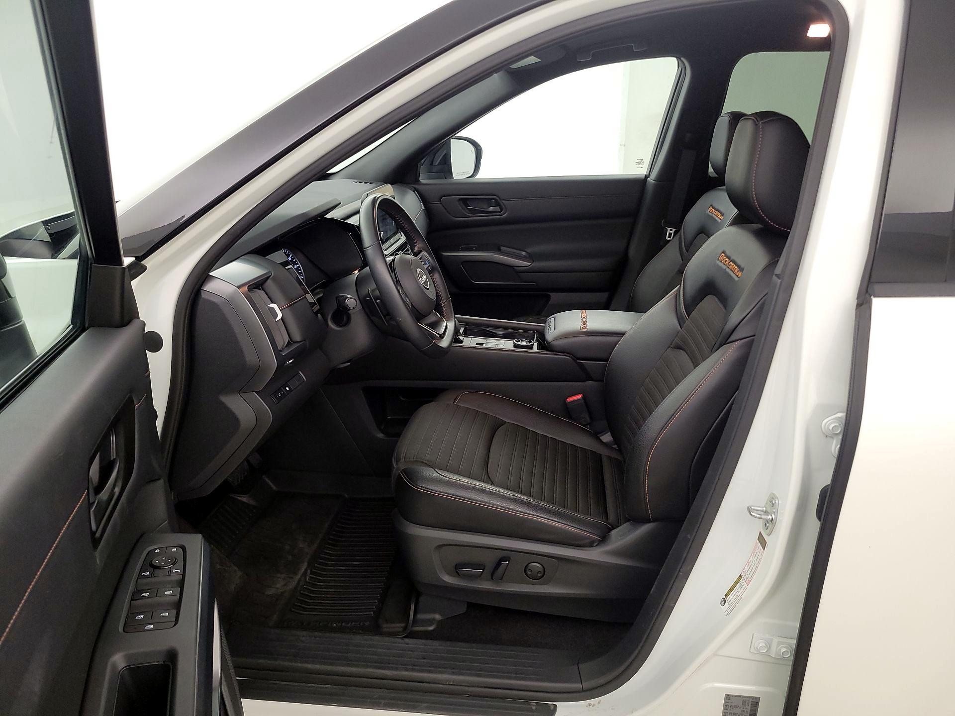 Thumbnail: 2023 Nissan Pathfinder - 9