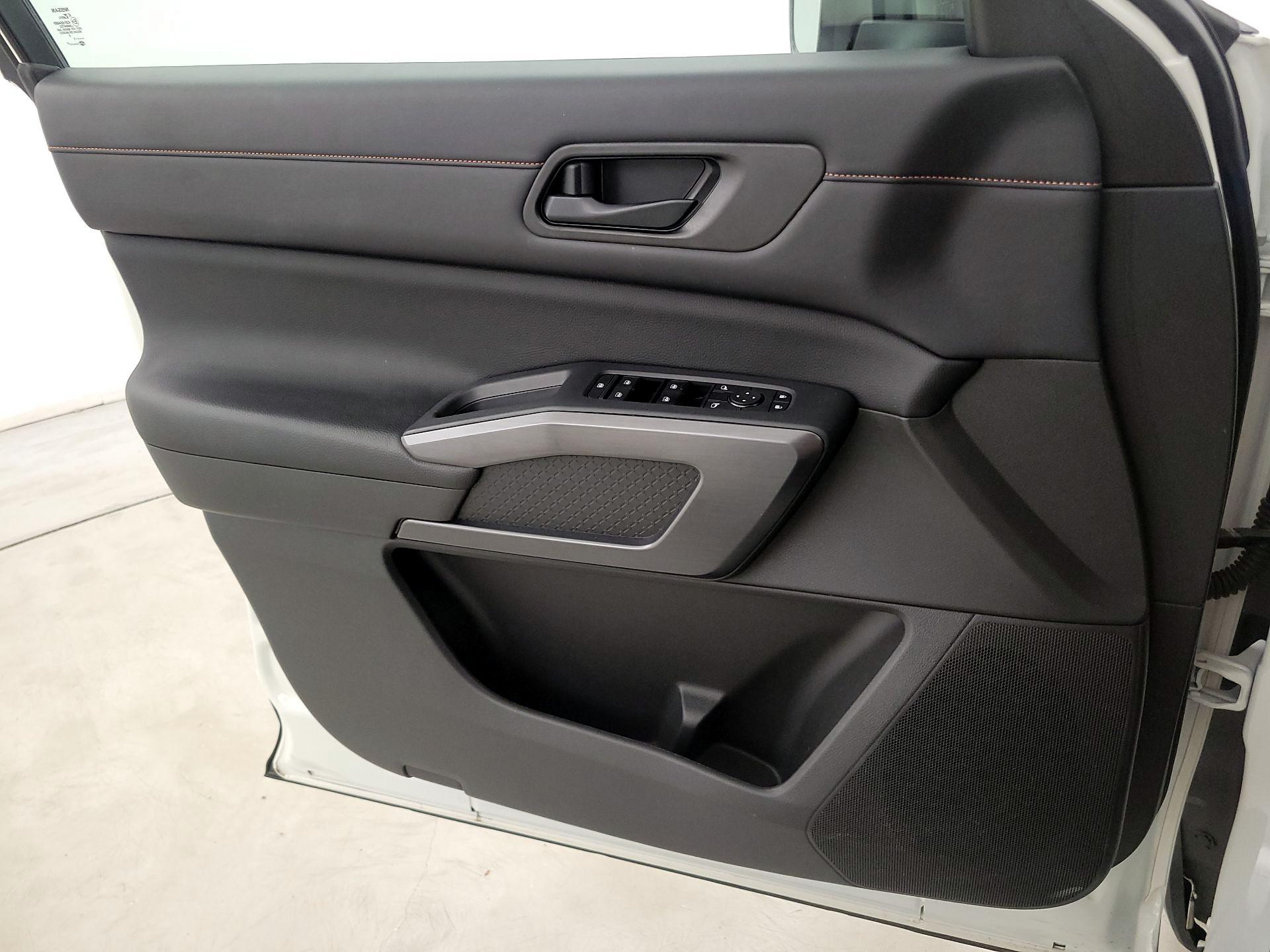 Thumbnail: 2023 Nissan Pathfinder - 10