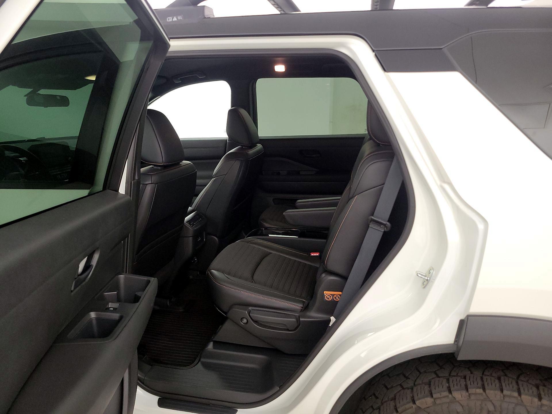 Thumbnail: 2023 Nissan Pathfinder - 17