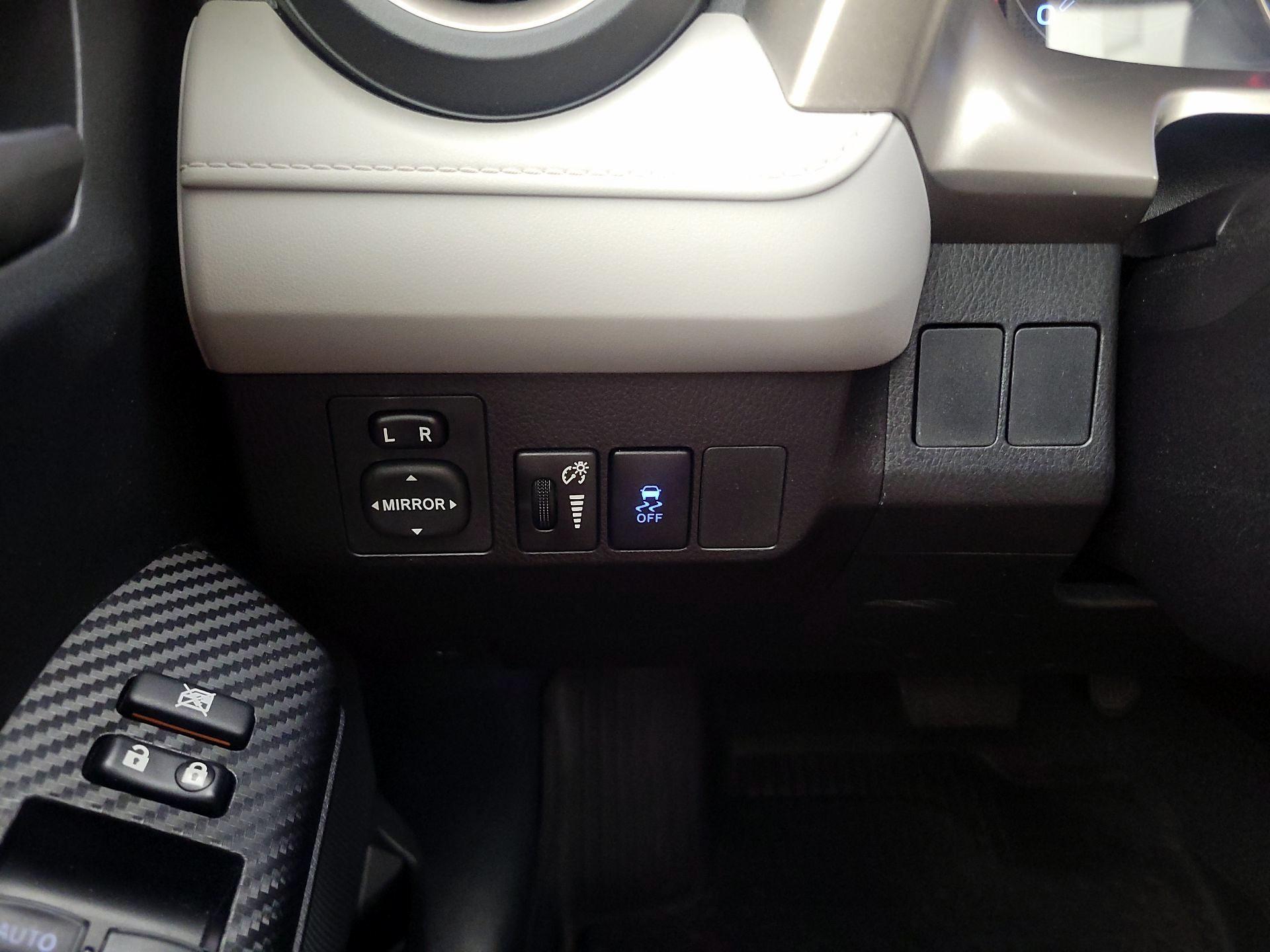 Thumbnail: 2015 Toyota RAV4 - 13