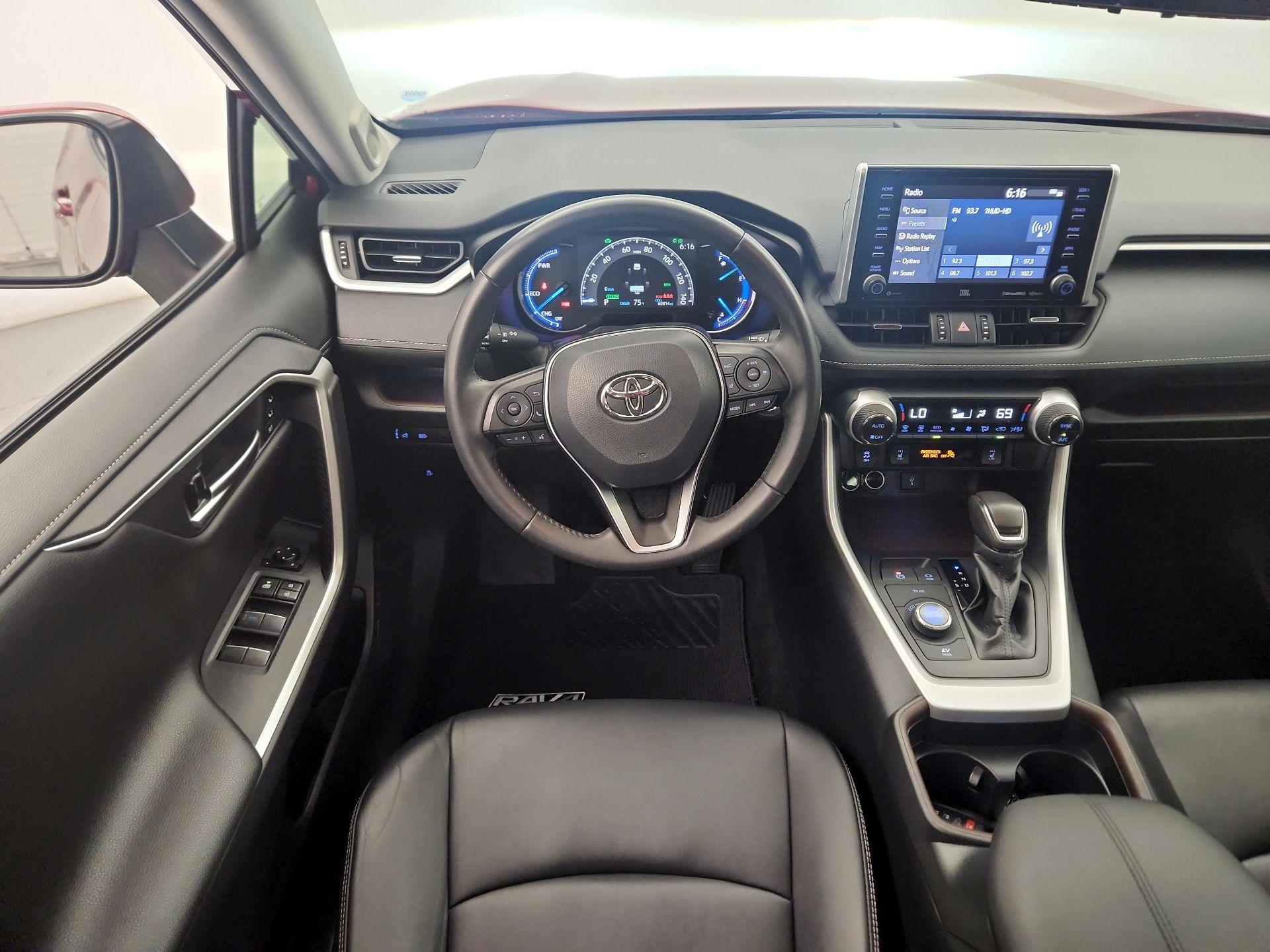 Thumbnail: 2020 Toyota RAV4 - 10