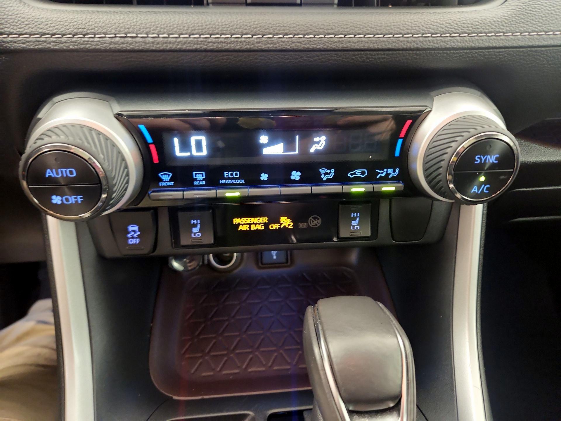 Thumbnail: 2020 Toyota RAV4 - 17