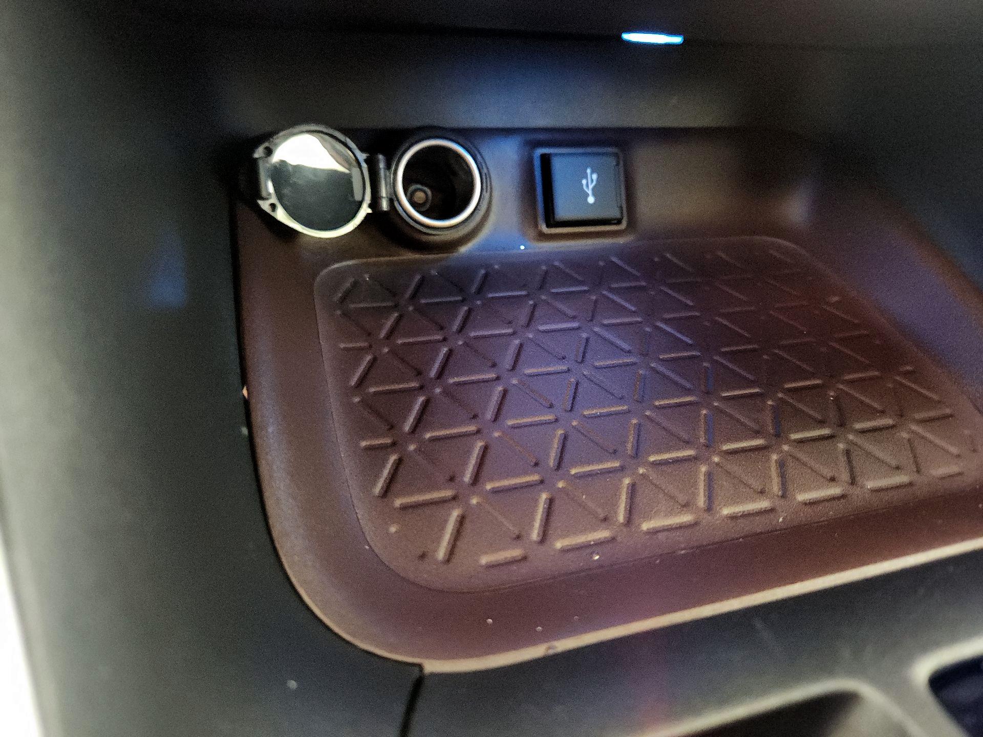 Thumbnail: 2020 Toyota RAV4 - 19