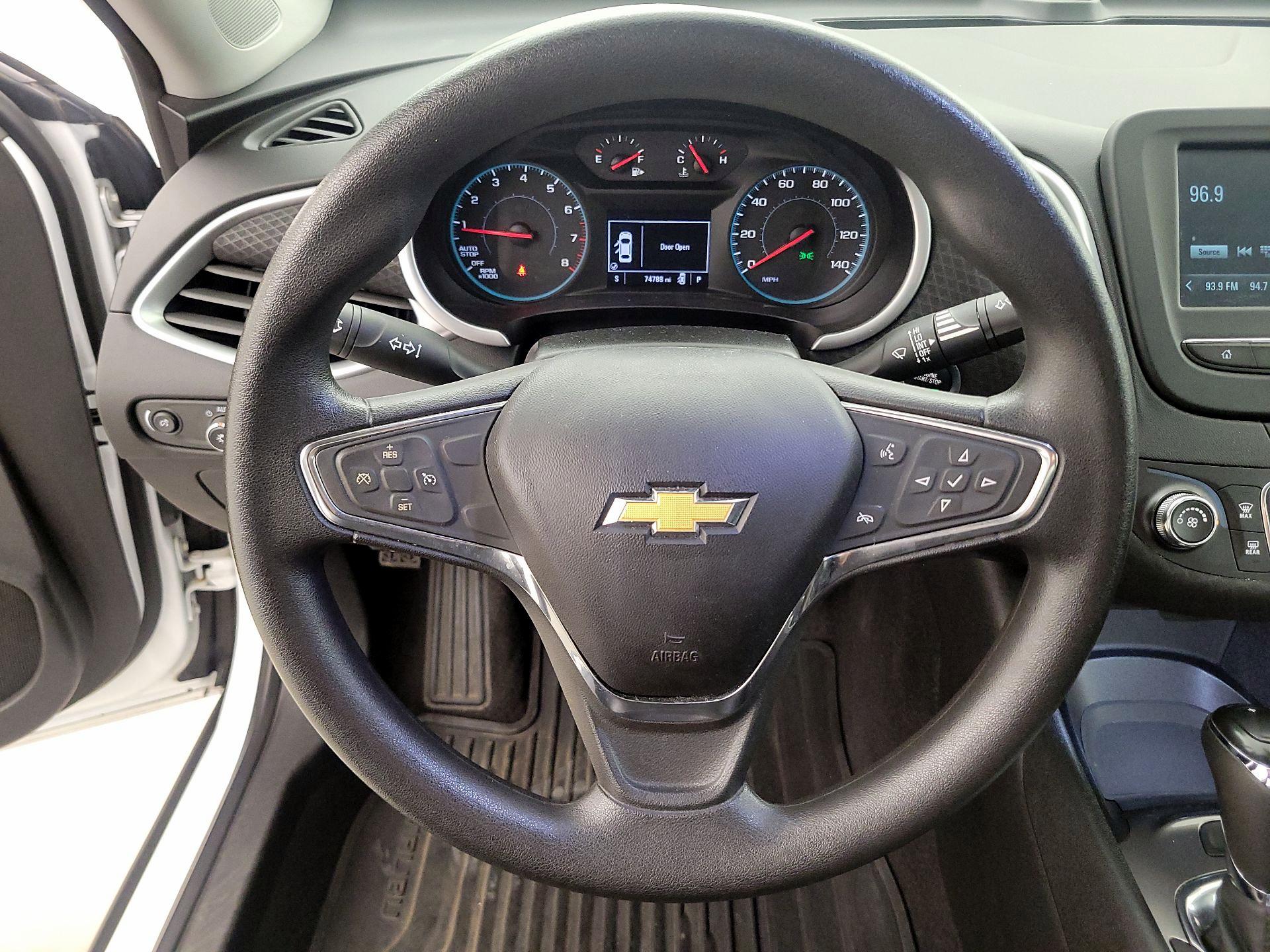 Thumbnail: 2018 Chevrolet Malibu - 10