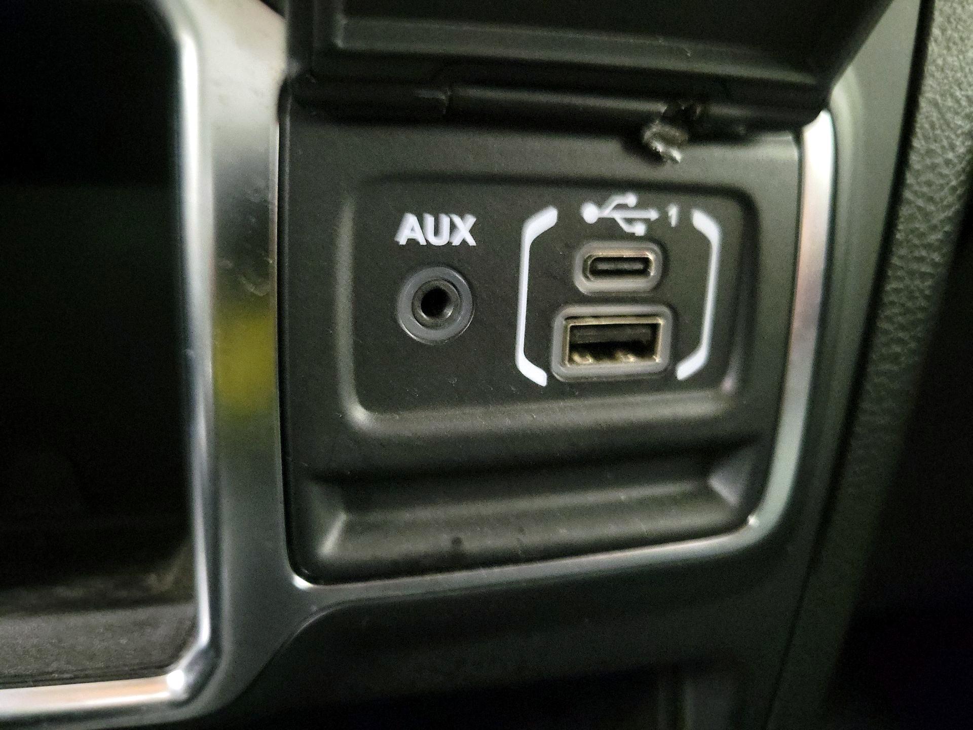 Thumbnail: 2021 Jeep Wrangler - 18