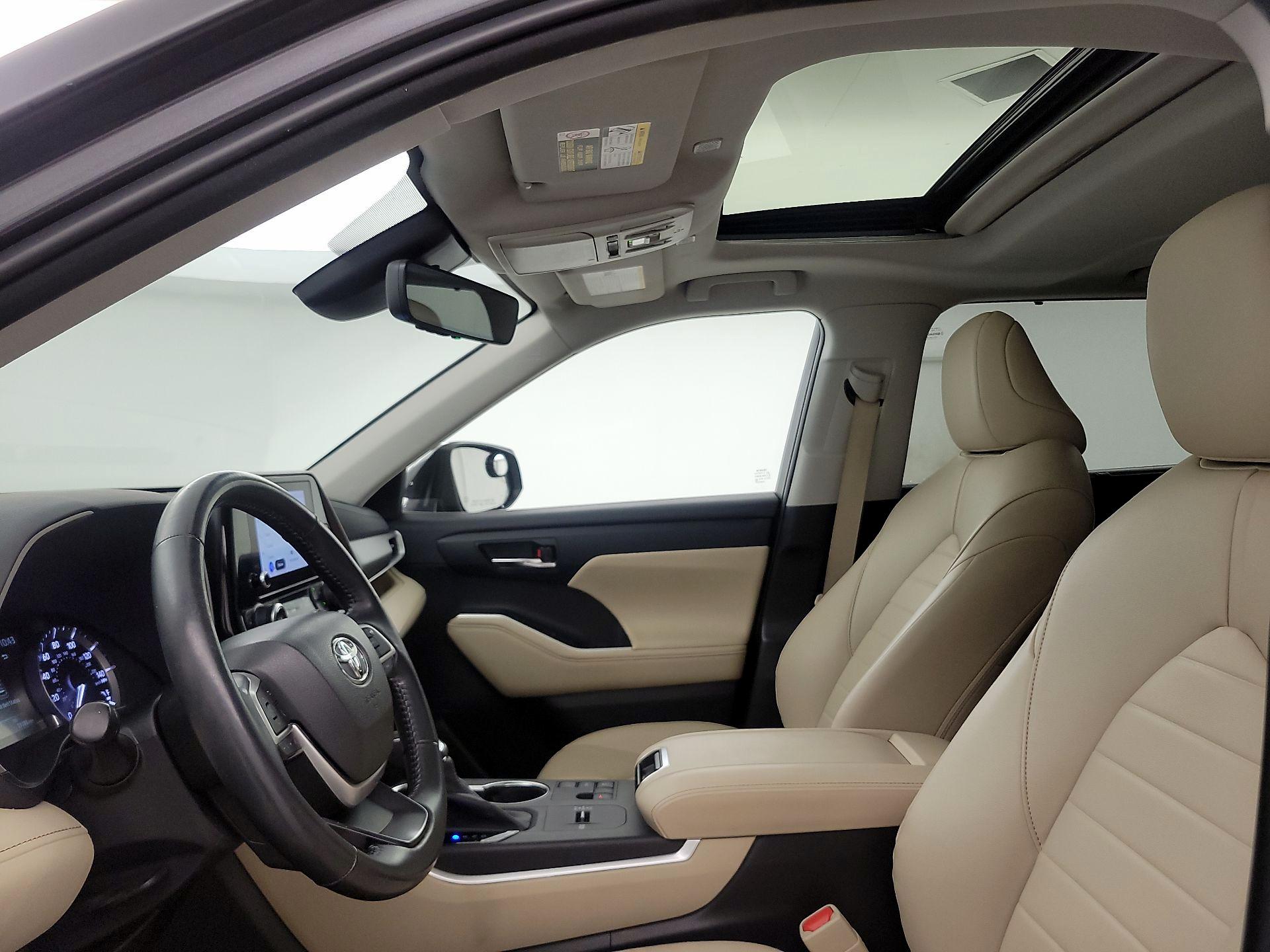 Thumbnail: 2023 Toyota Highlander - 17