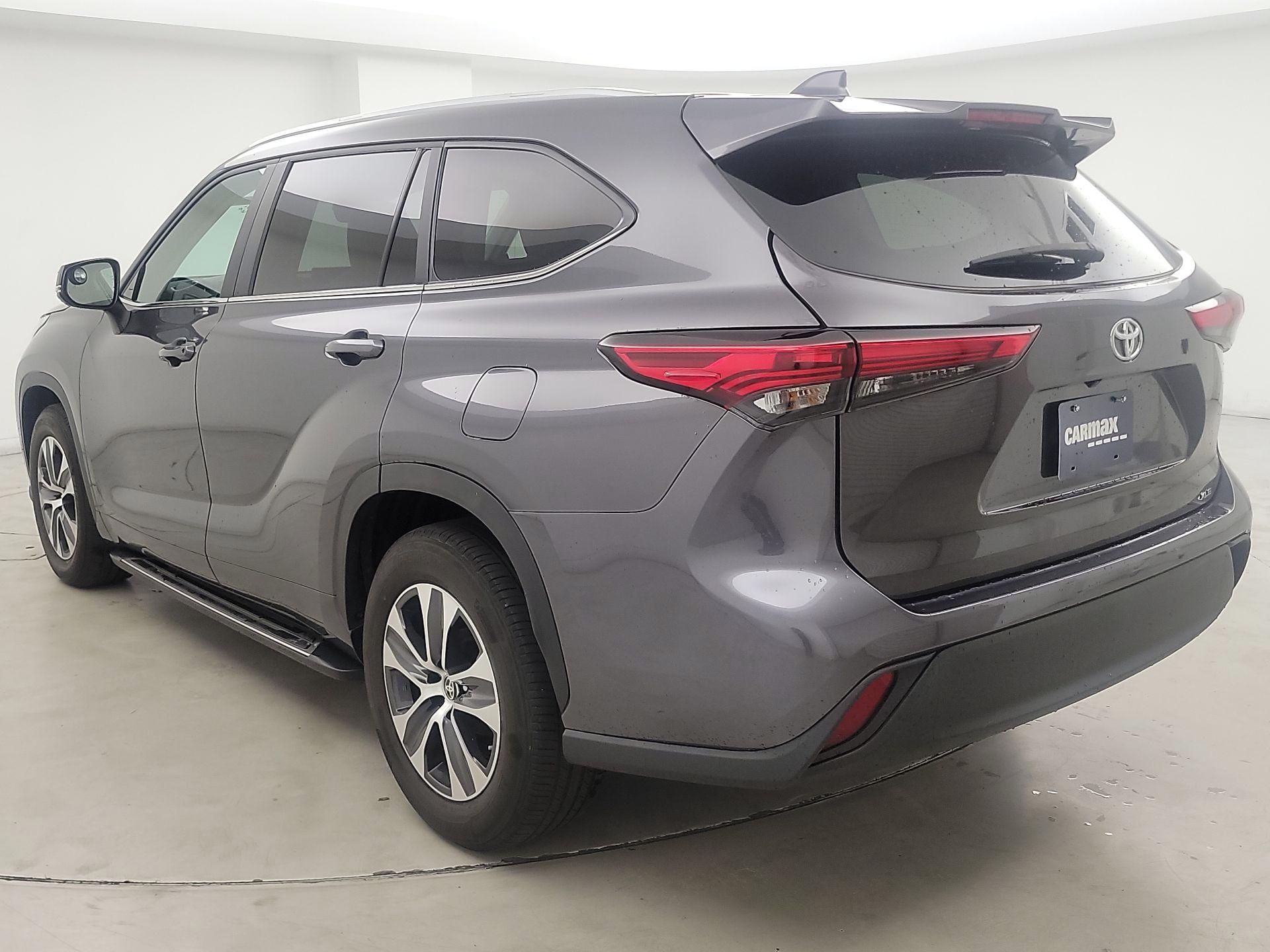 Thumbnail: 2023 Toyota Highlander - 7