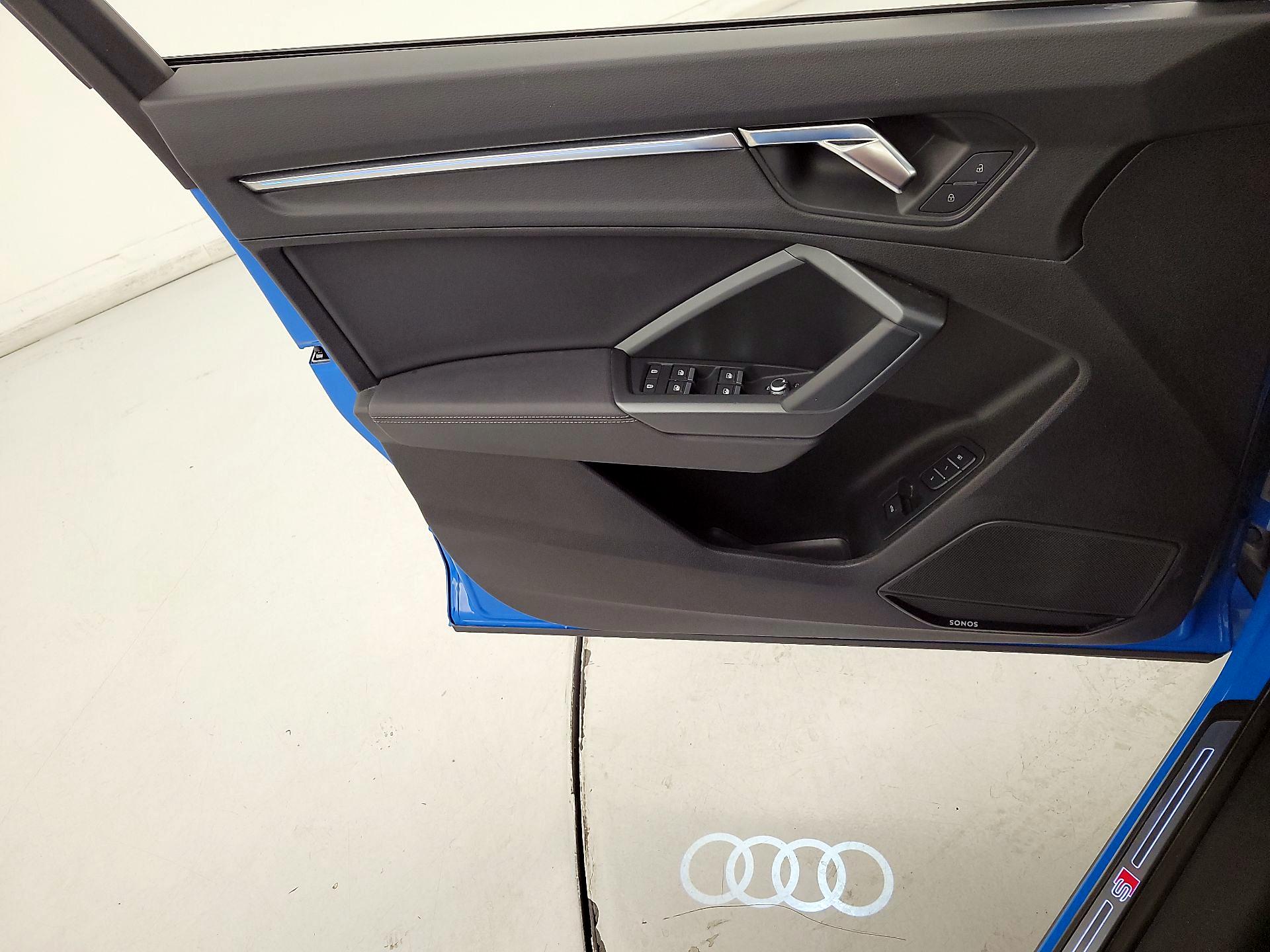 Thumbnail: 2023 Audi Q3 - 10