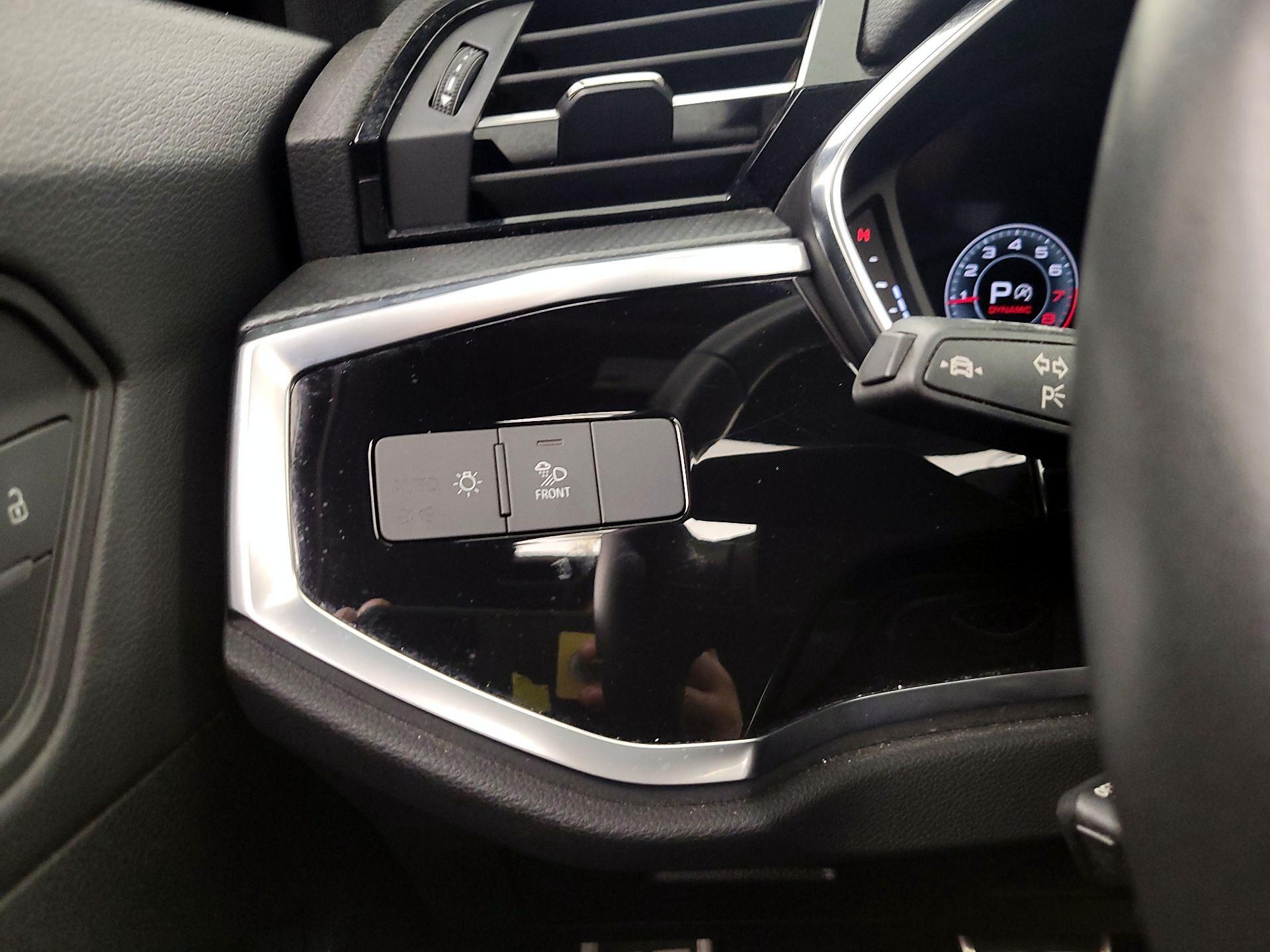 Thumbnail: 2023 Audi Q3 - 11