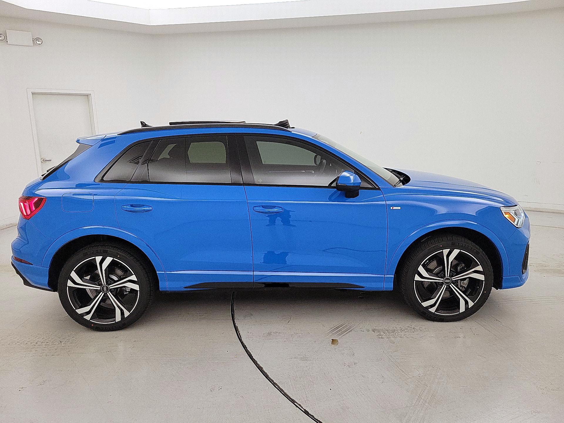 Thumbnail: 2023 Audi Q3 - 4