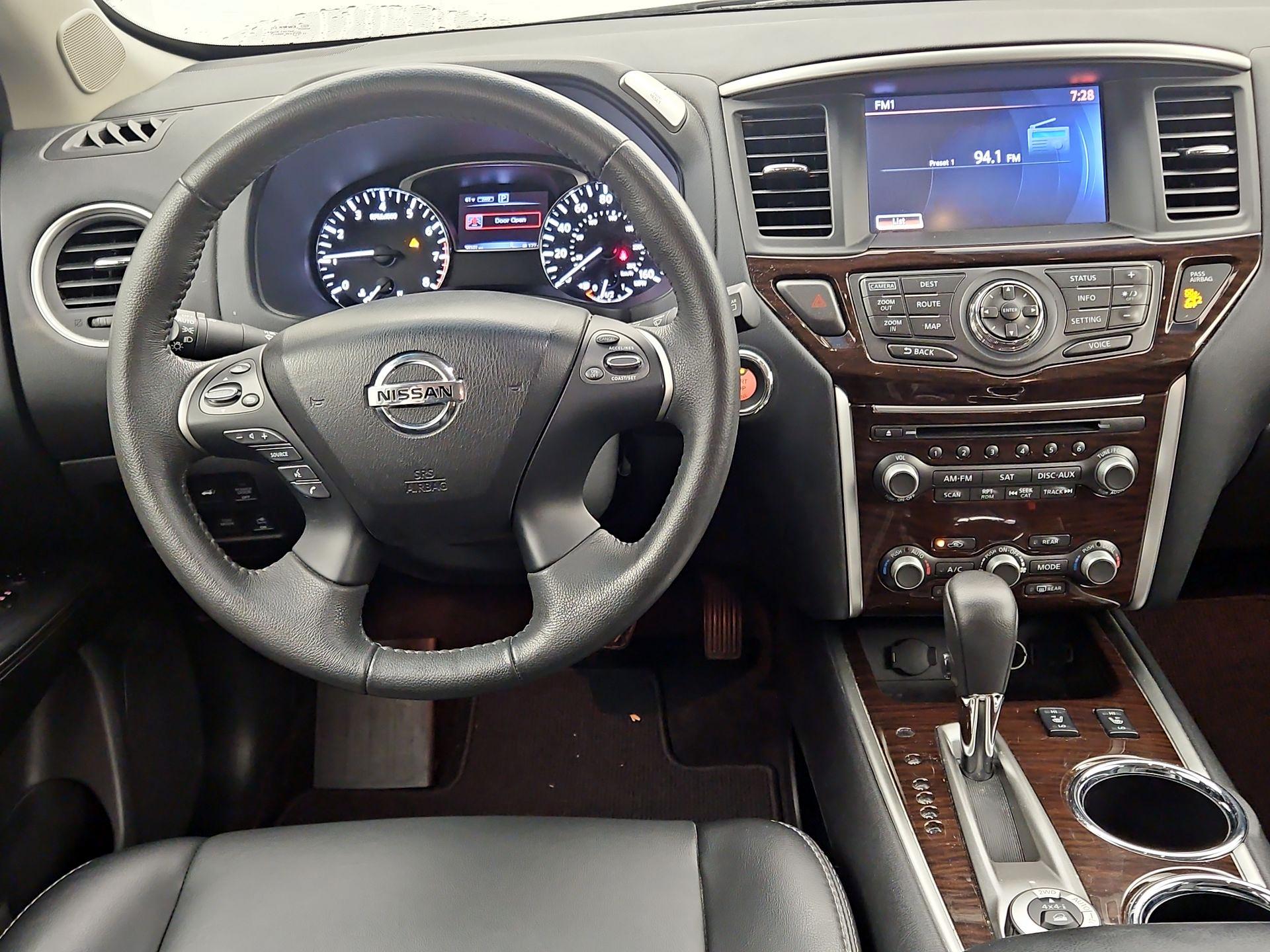 Thumbnail: 2016 Nissan Pathfinder - 10