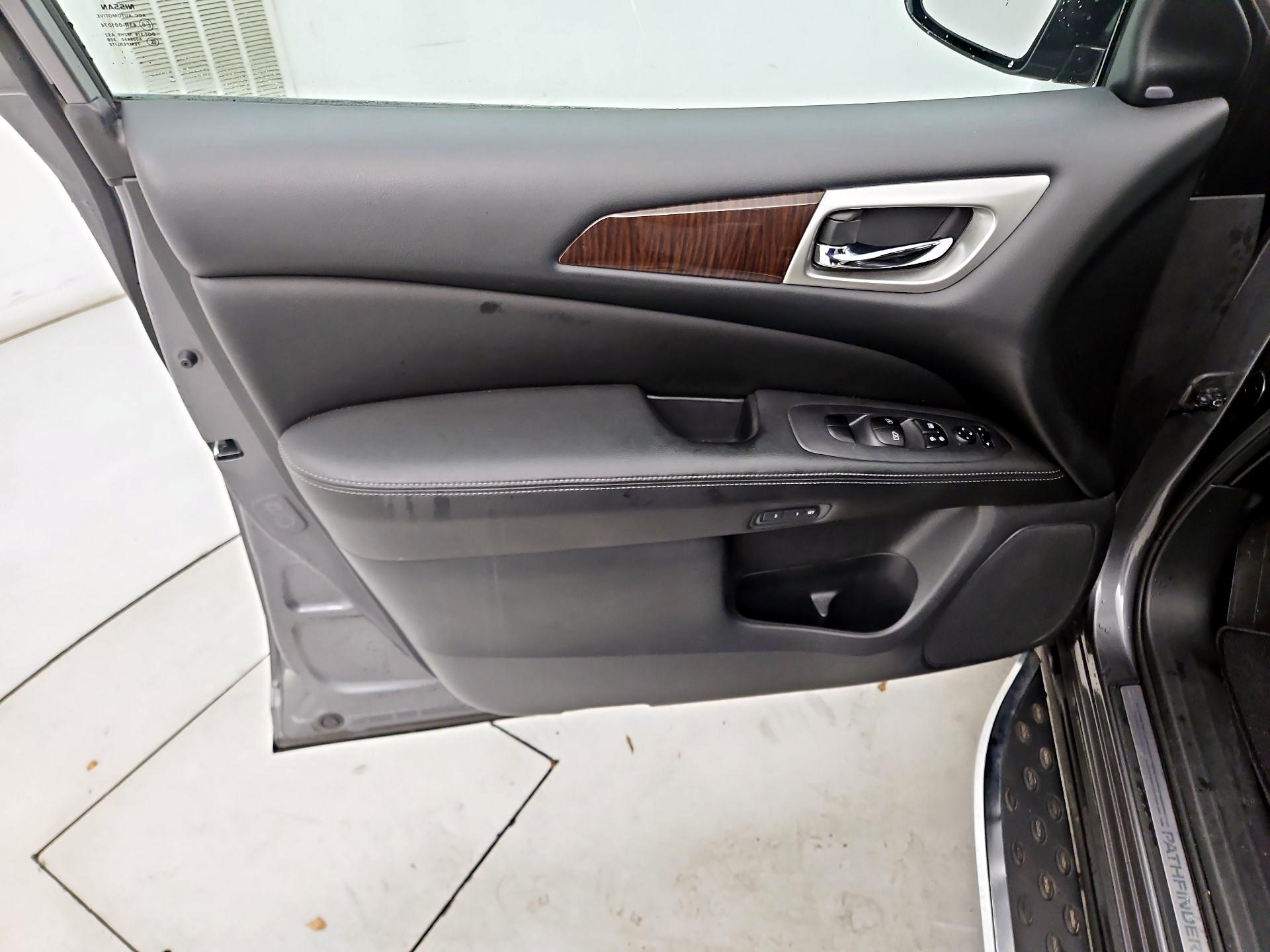 Thumbnail: 2016 Nissan Pathfinder - 12