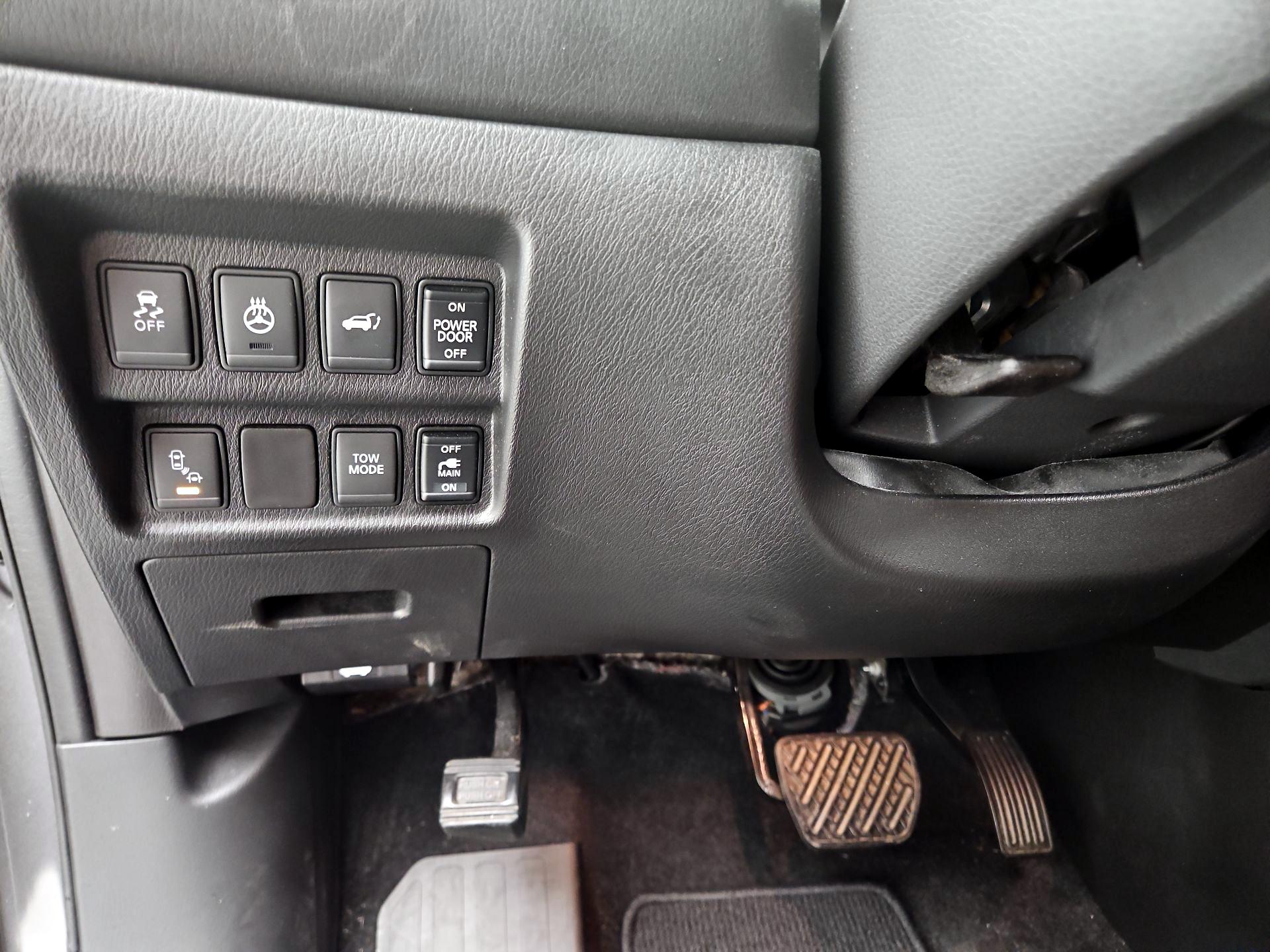Thumbnail: 2016 Nissan Pathfinder - 13