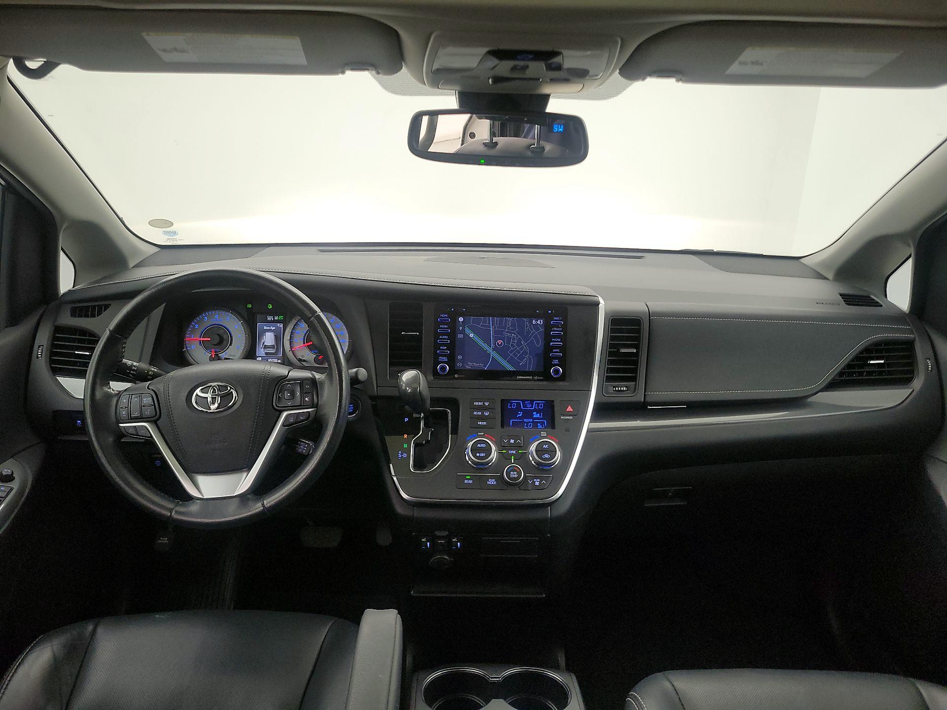 Thumbnail: 2018 Toyota Sienna - 9