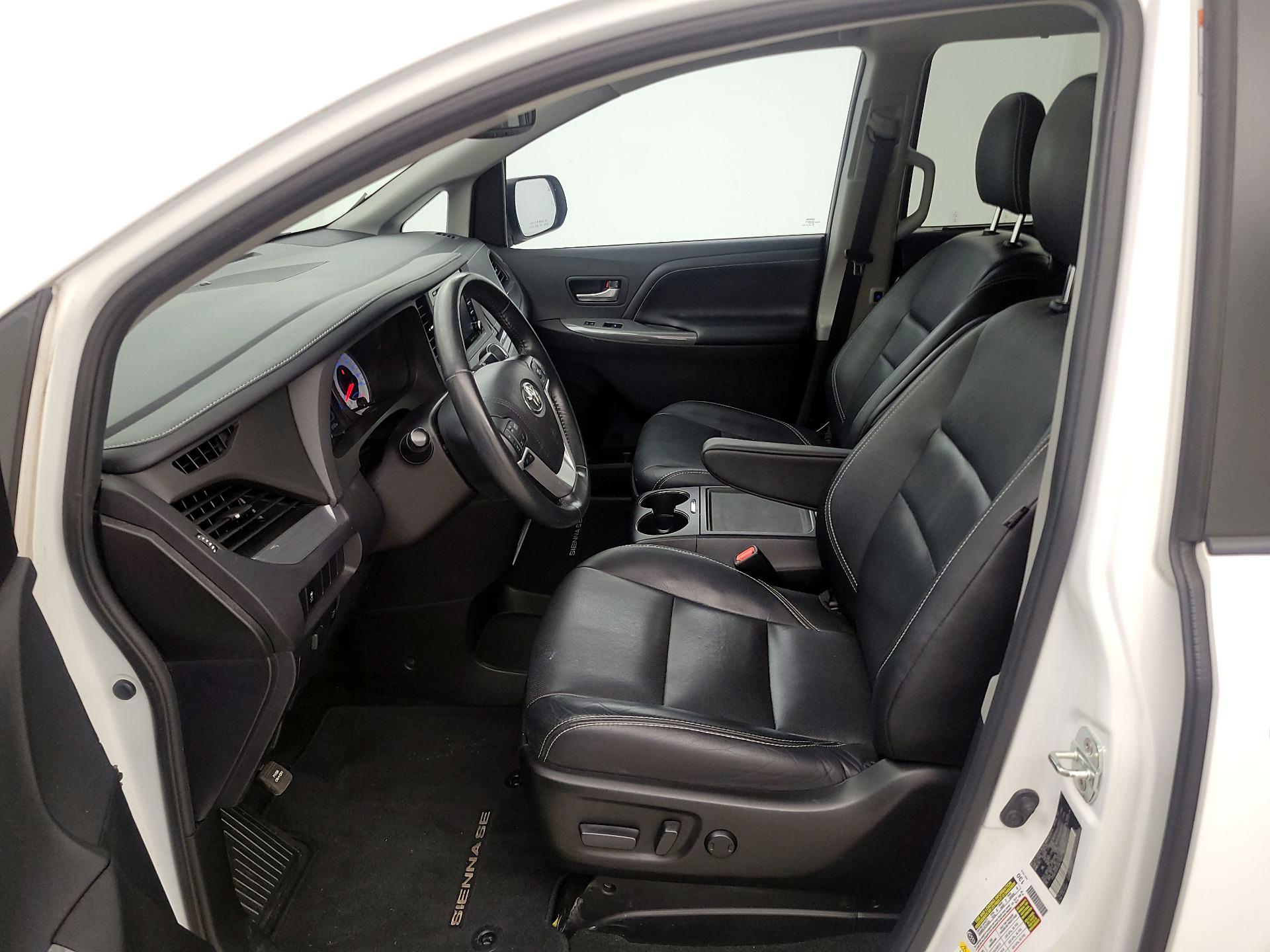 Thumbnail: 2018 Toyota Sienna - 11
