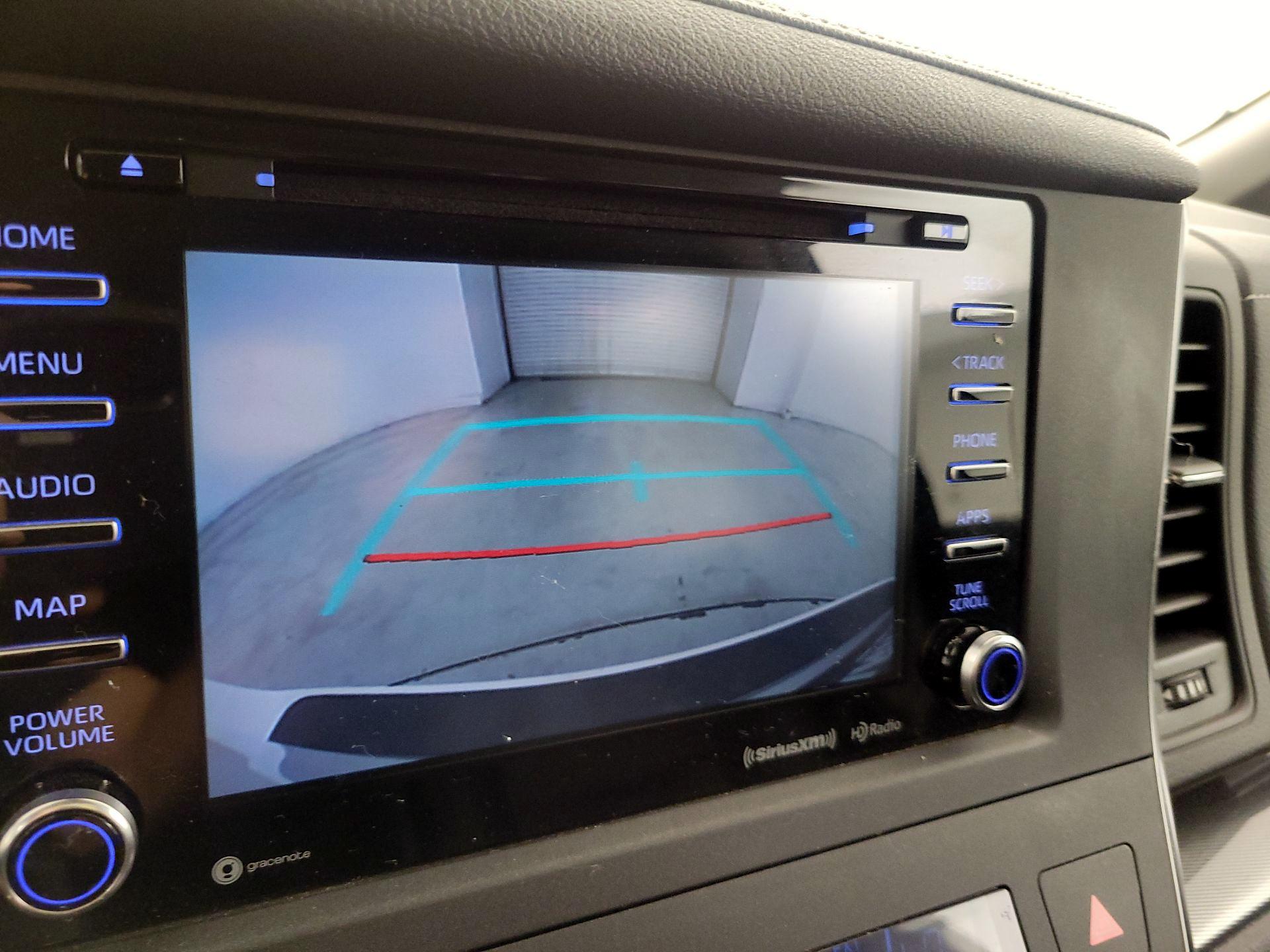 Thumbnail: 2018 Toyota Sienna - 15