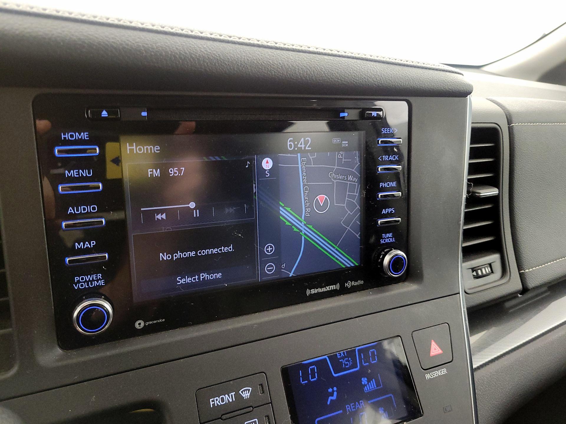 Thumbnail: 2018 Toyota Sienna - 16