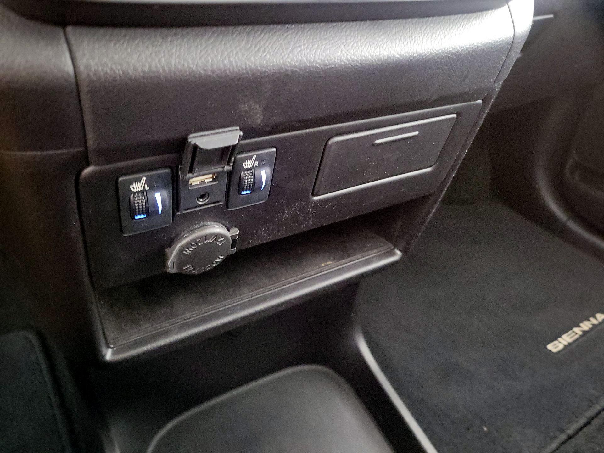 Thumbnail: 2018 Toyota Sienna - 19