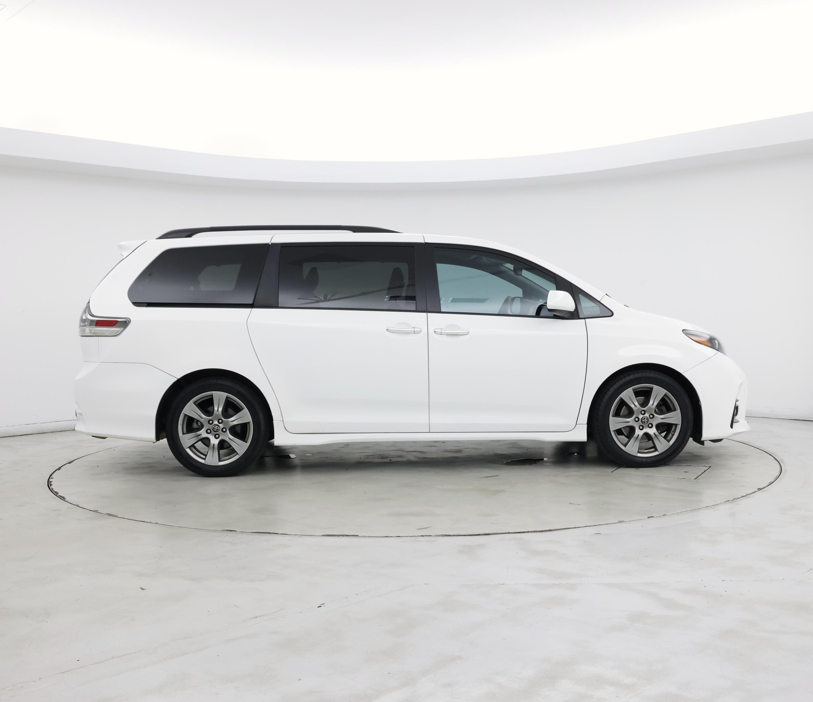 Thumbnail: 2018 Toyota Sienna - 7