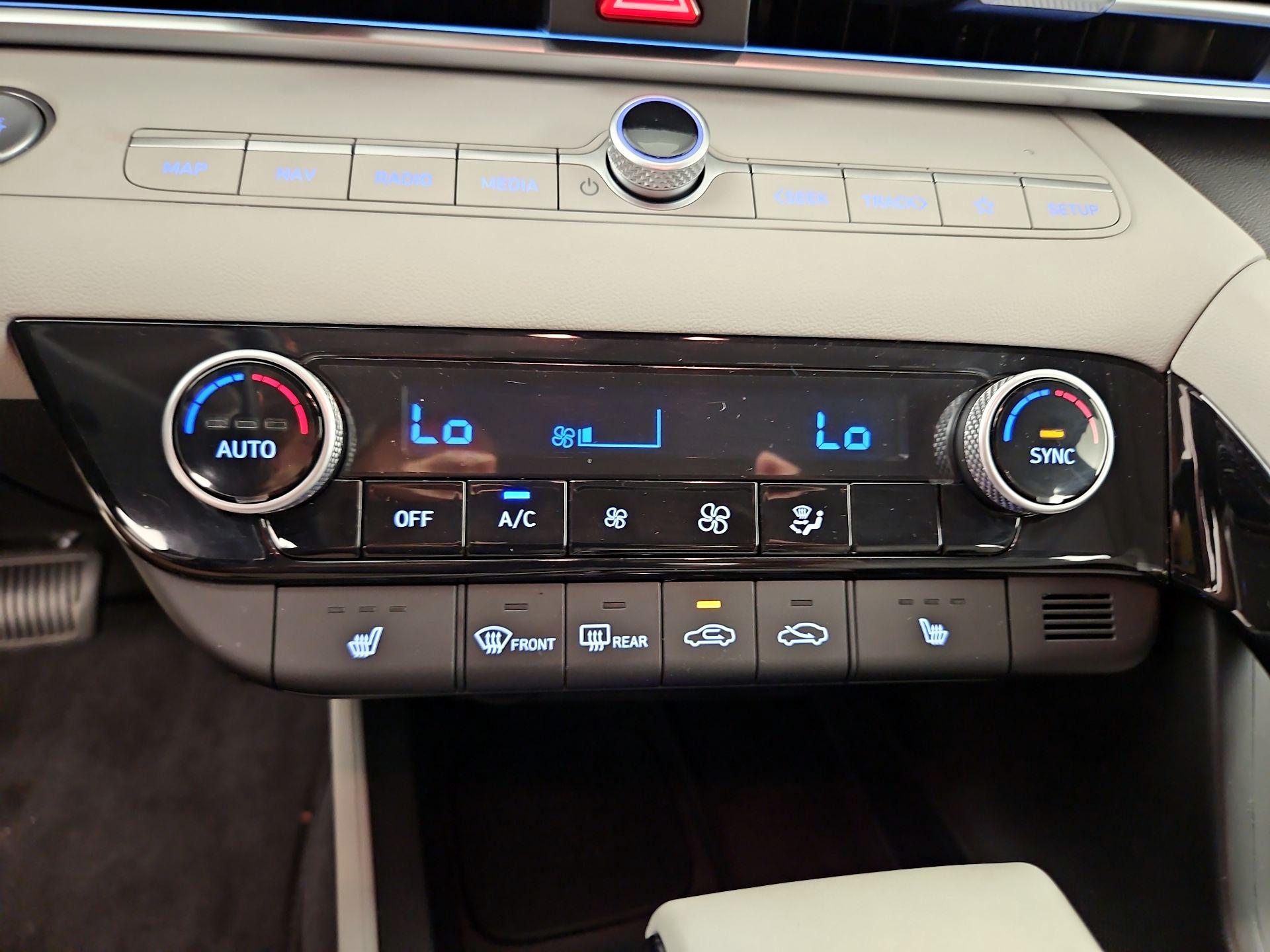 Thumbnail: 2024 Hyundai Elantra - 17