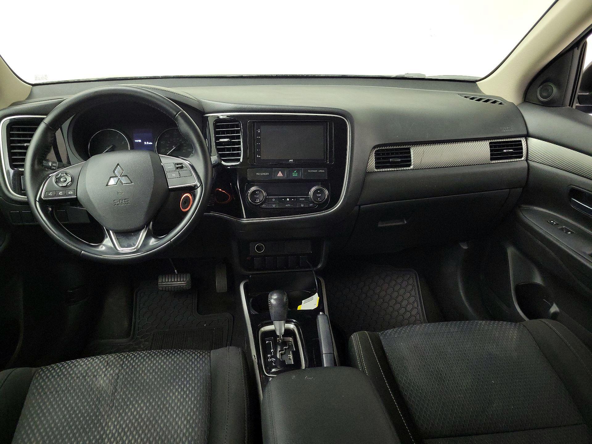 Thumbnail: 2017 Mitsubishi Outlander - 9