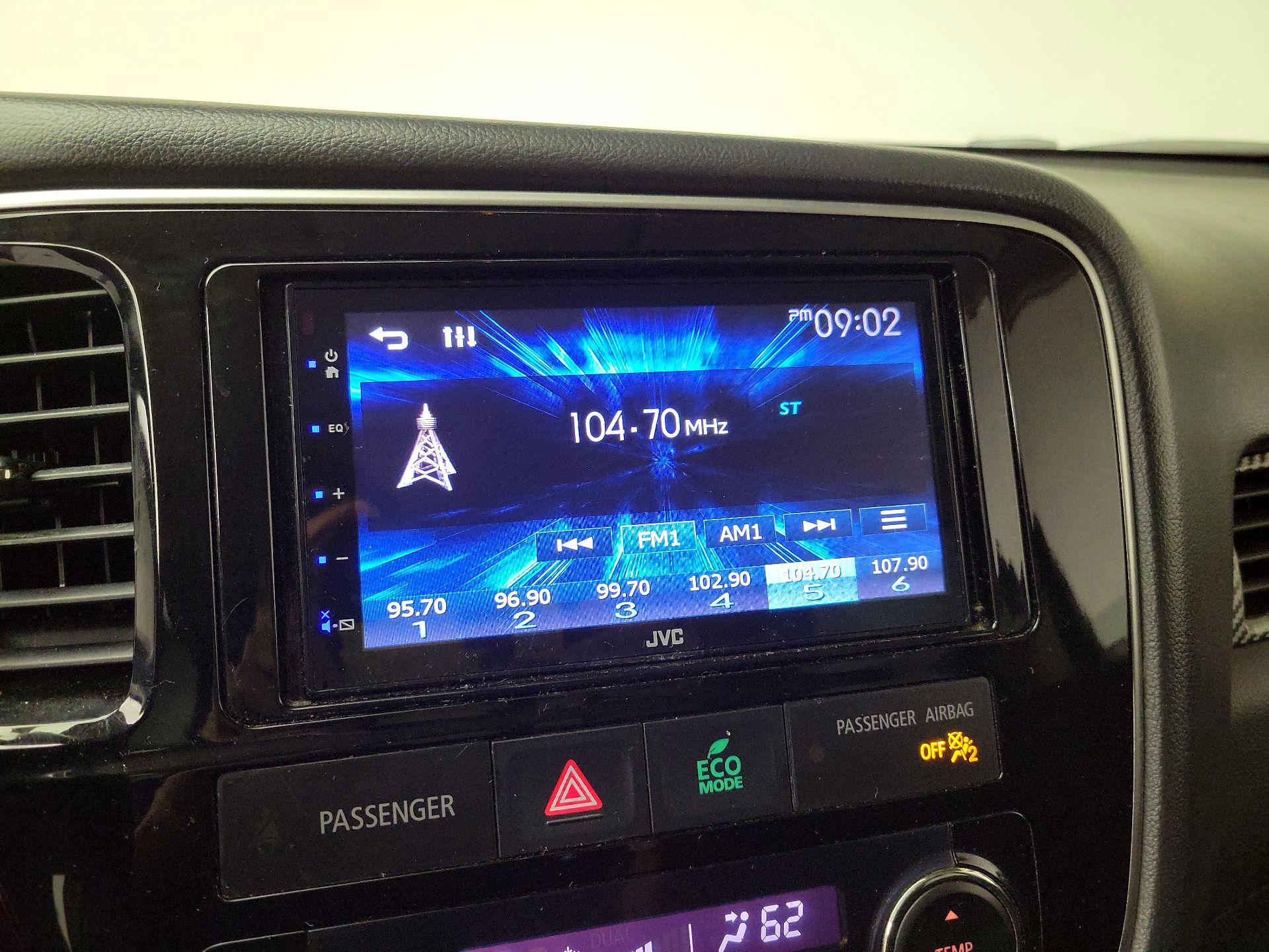 Thumbnail: 2017 Mitsubishi Outlander - 15