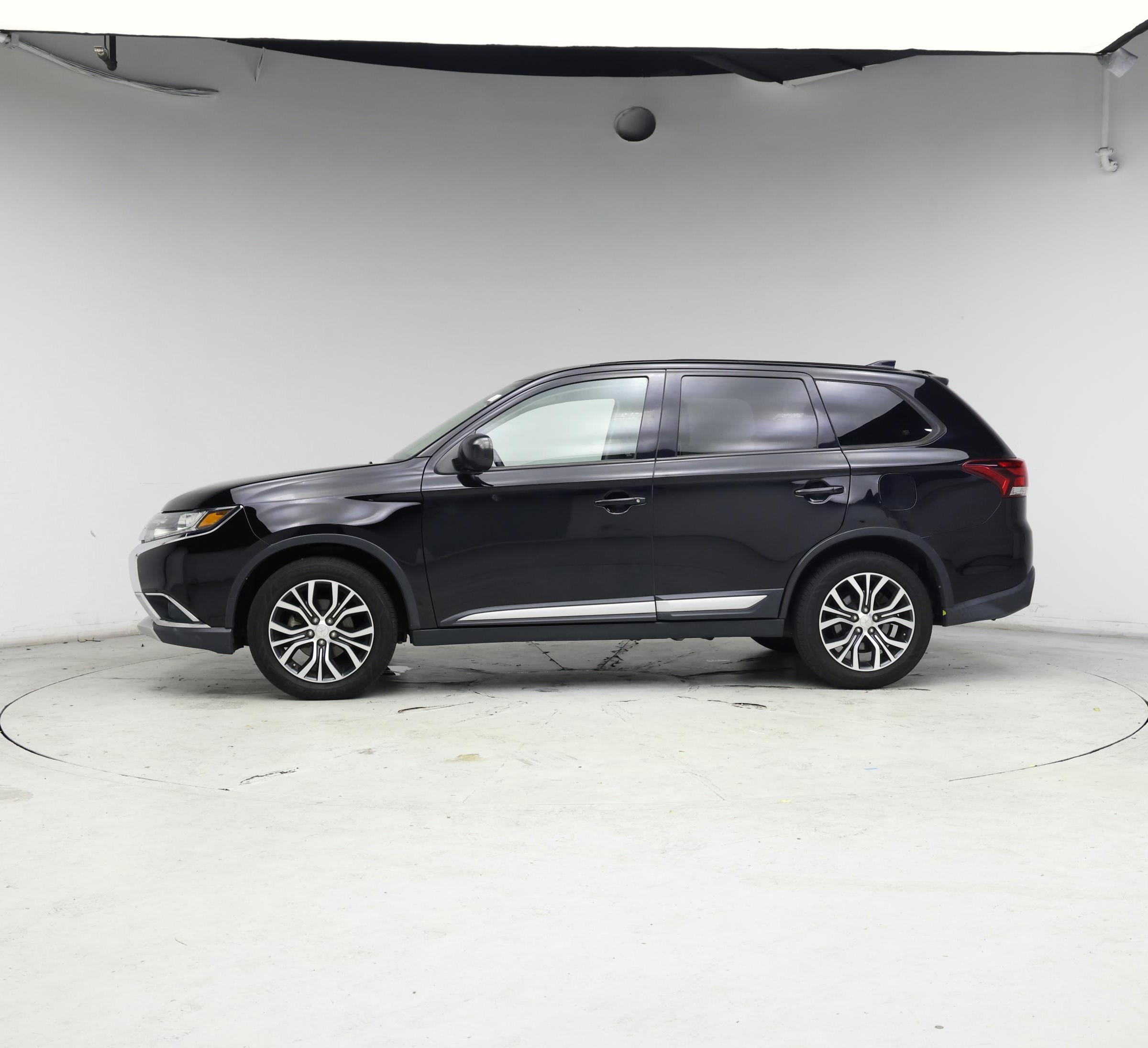 Thumbnail: 2017 Mitsubishi Outlander - 3