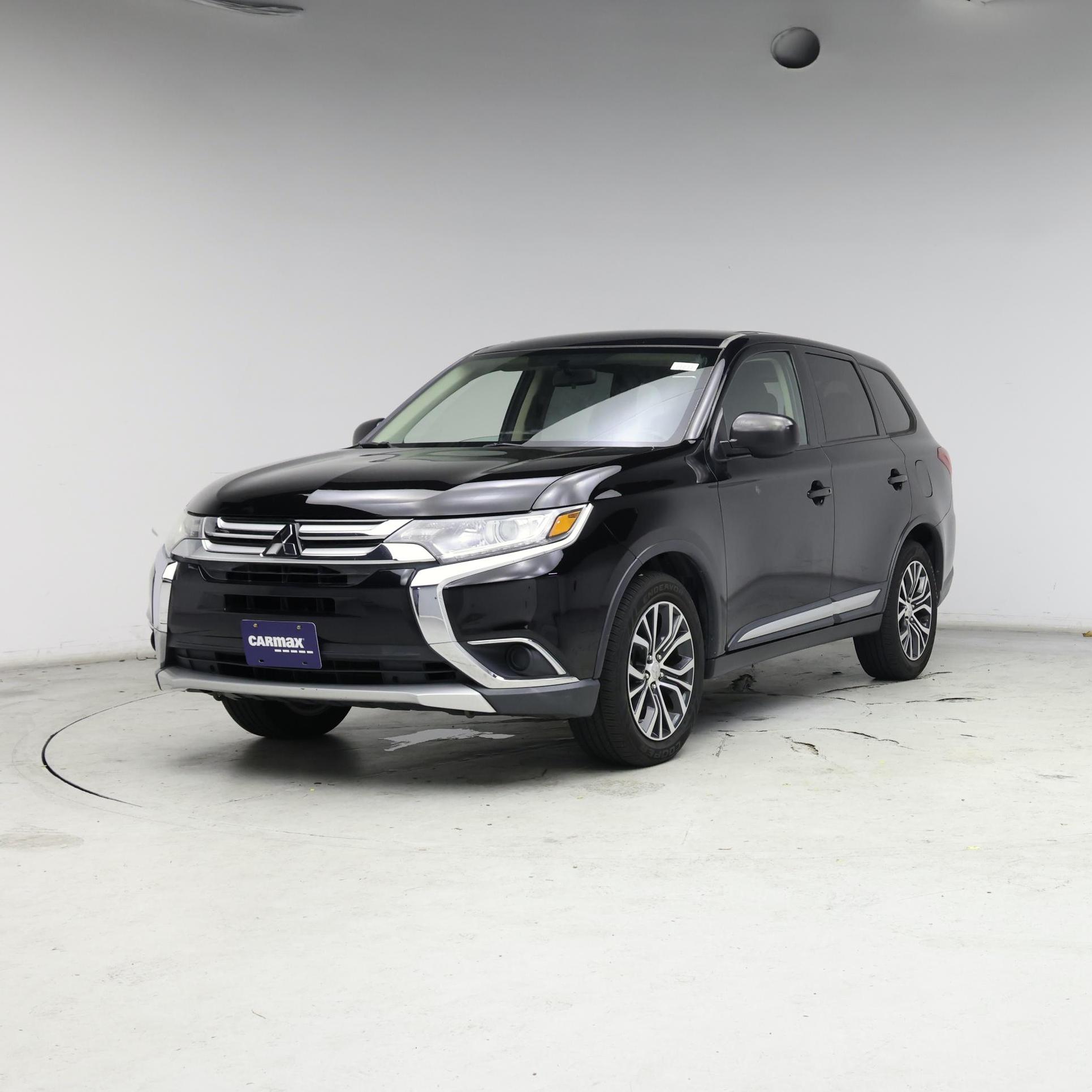 Thumbnail: 2017 Mitsubishi Outlander - 4