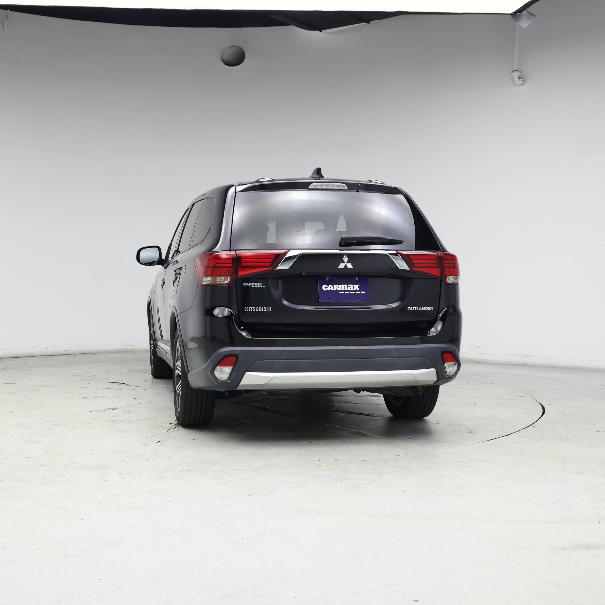 Thumbnail: 2017 Mitsubishi Outlander - 6