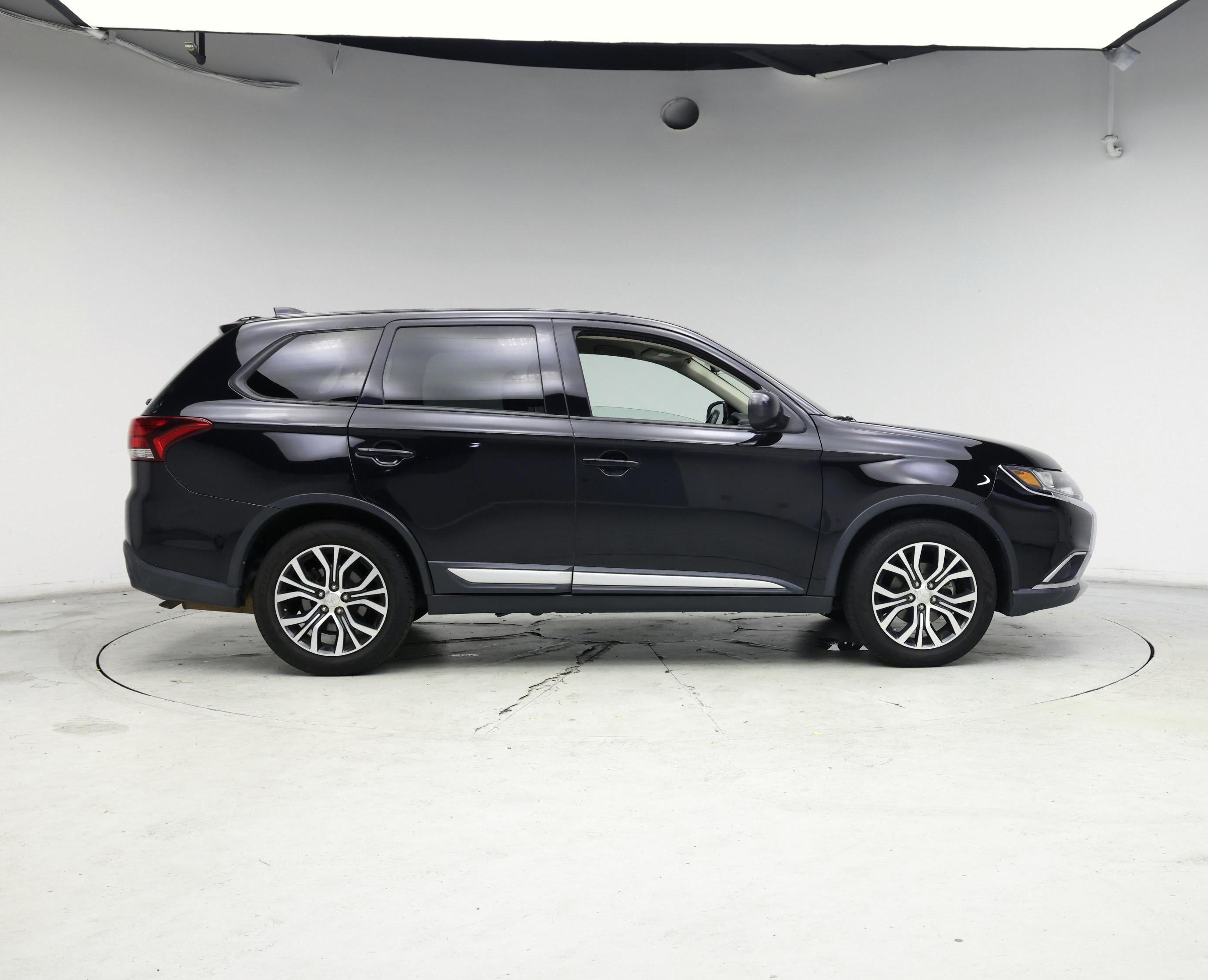 Thumbnail: 2017 Mitsubishi Outlander - 7