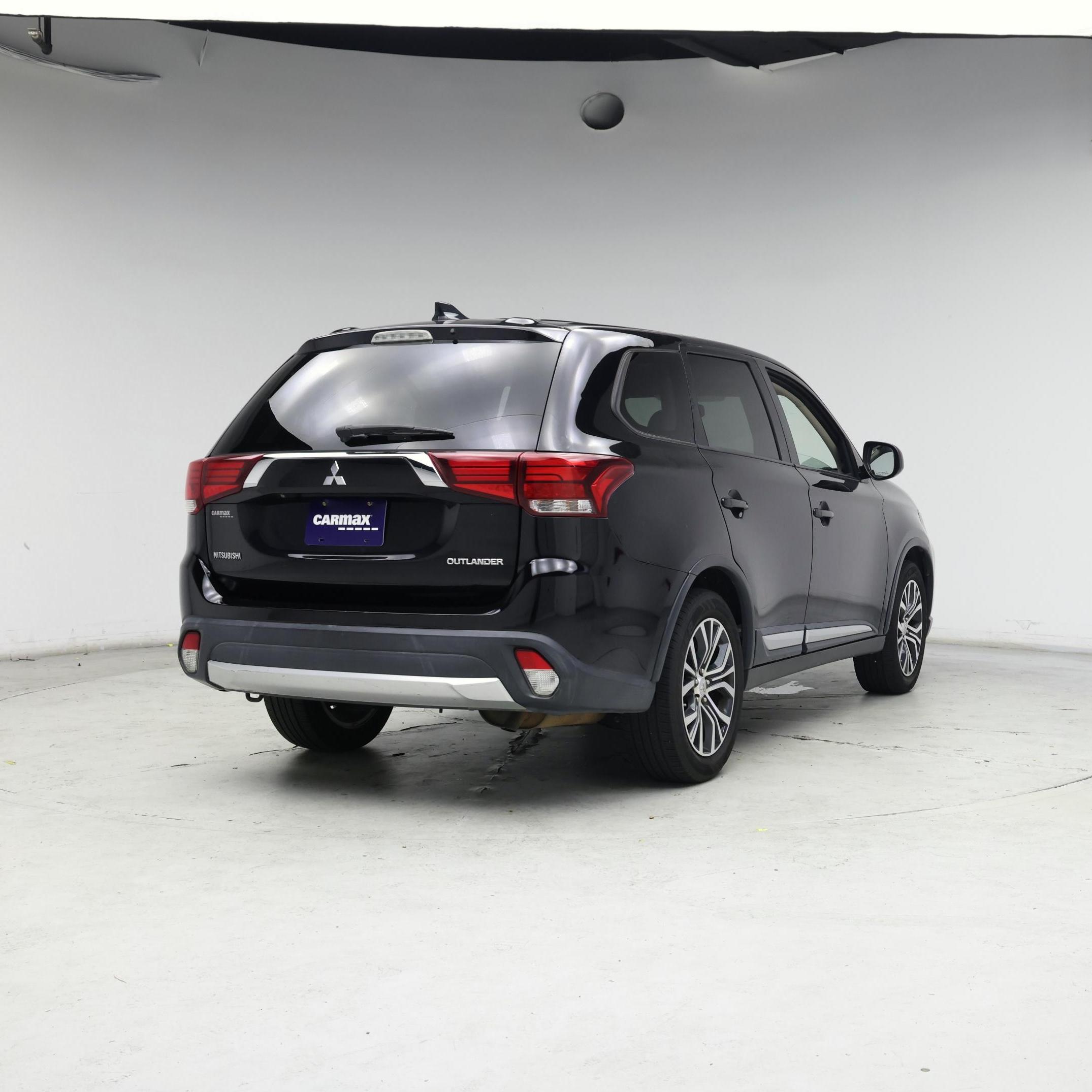 Thumbnail: 2017 Mitsubishi Outlander - 8
