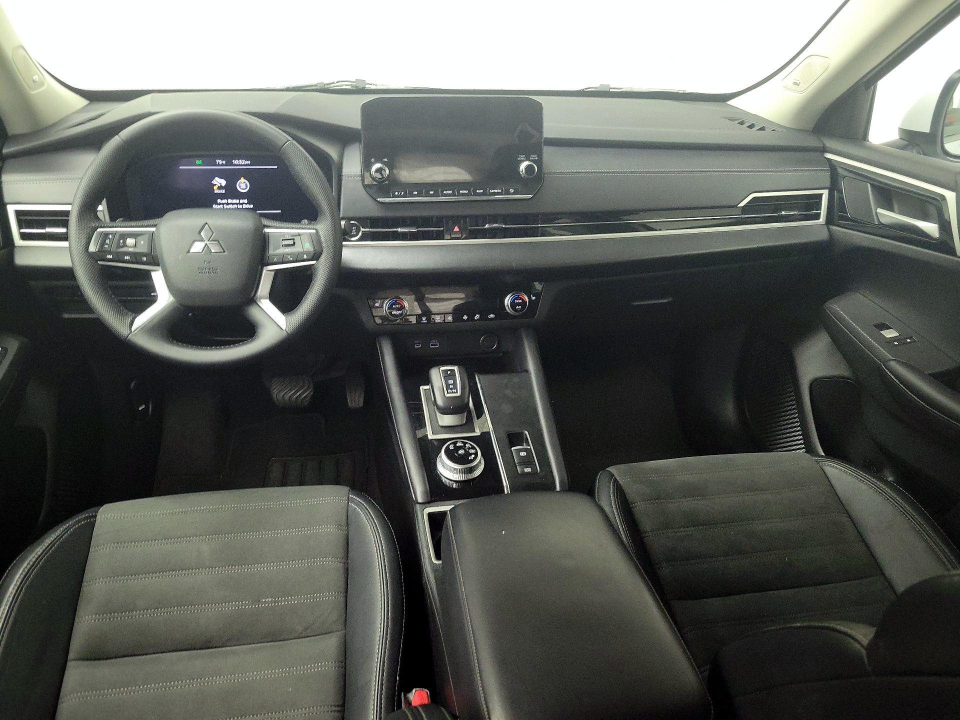 Thumbnail: 2023 Mitsubishi Outlander - 9