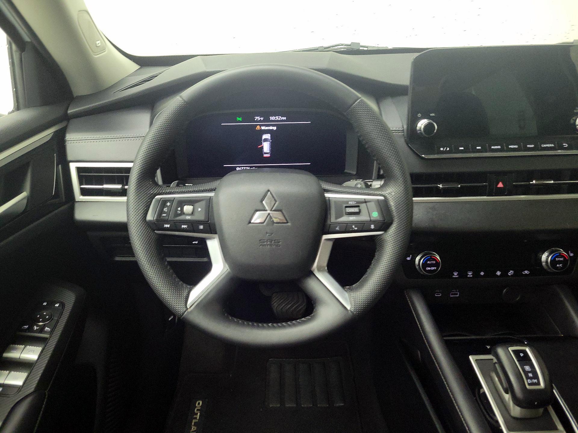 Thumbnail: 2023 Mitsubishi Outlander - 10