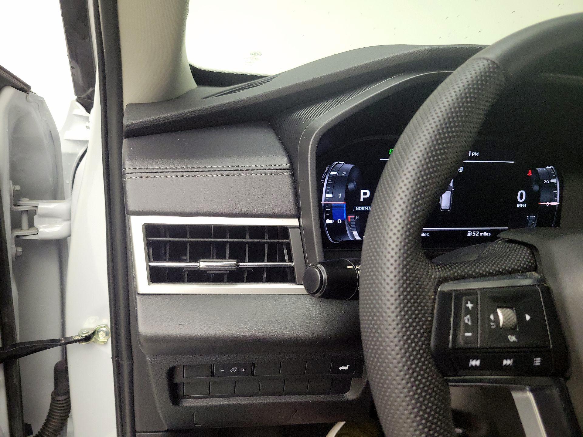 Thumbnail: 2023 Mitsubishi Outlander - 13
