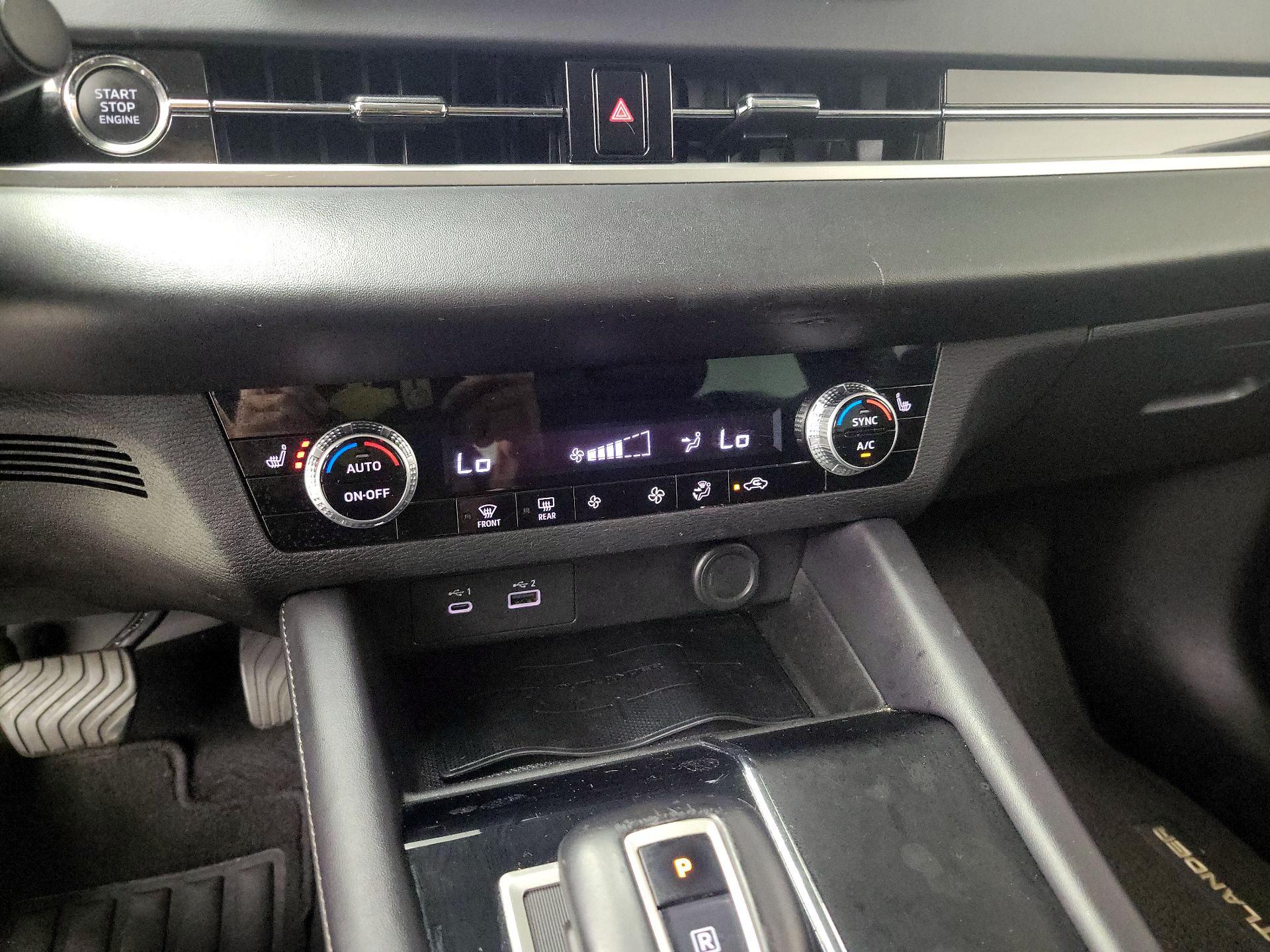 Thumbnail: 2023 Mitsubishi Outlander - 16