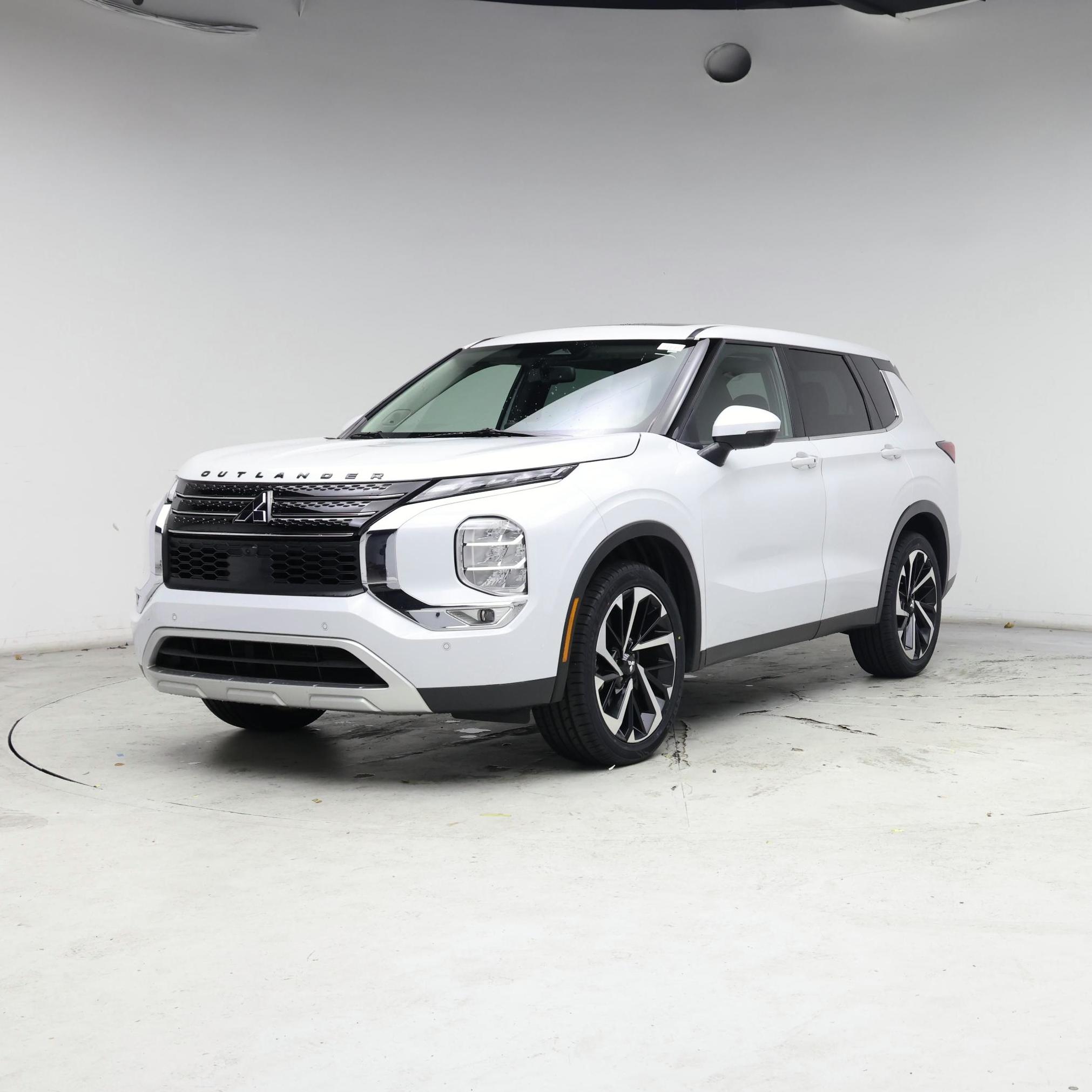 Thumbnail: 2023 Mitsubishi Outlander - 4