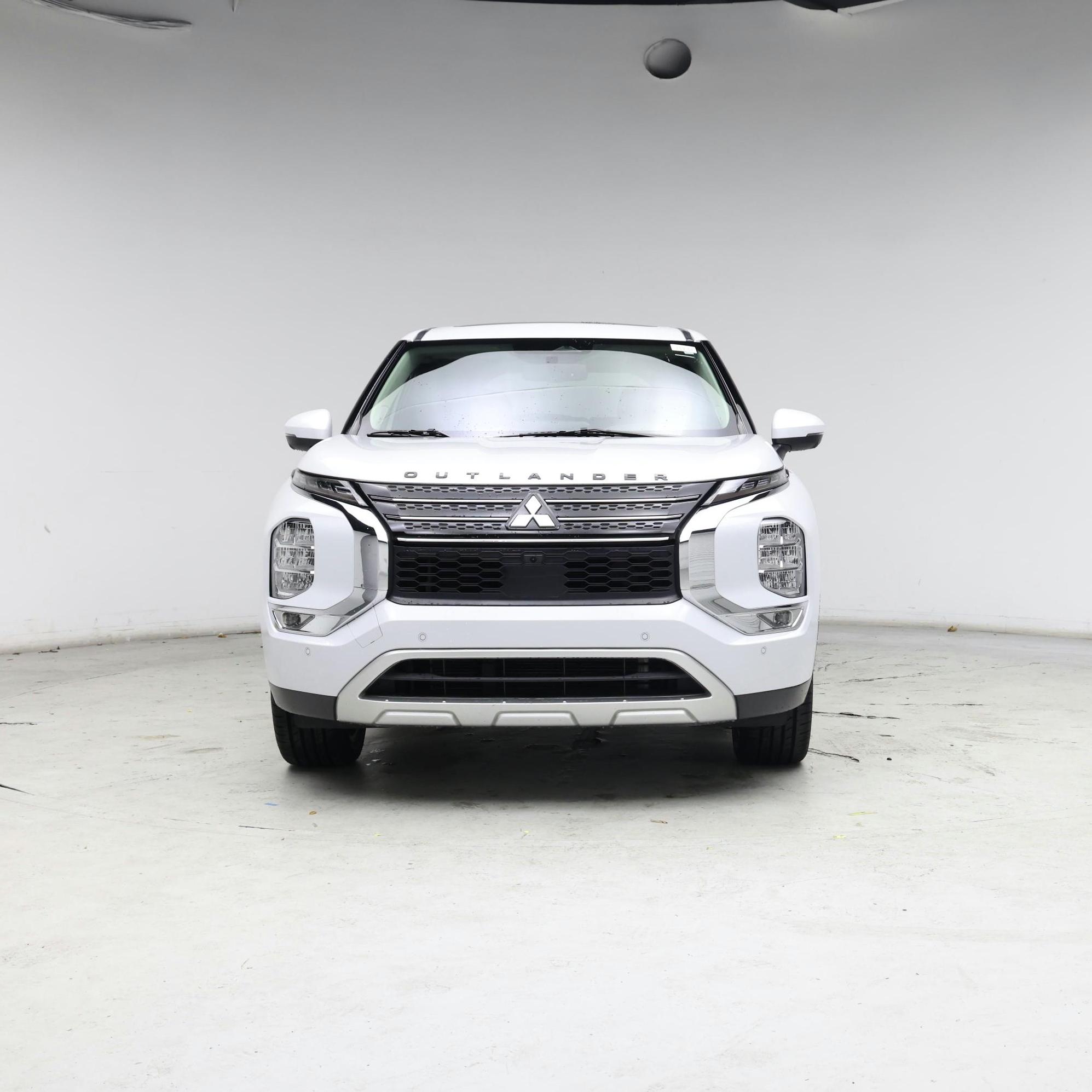 Thumbnail: 2023 Mitsubishi Outlander - 5