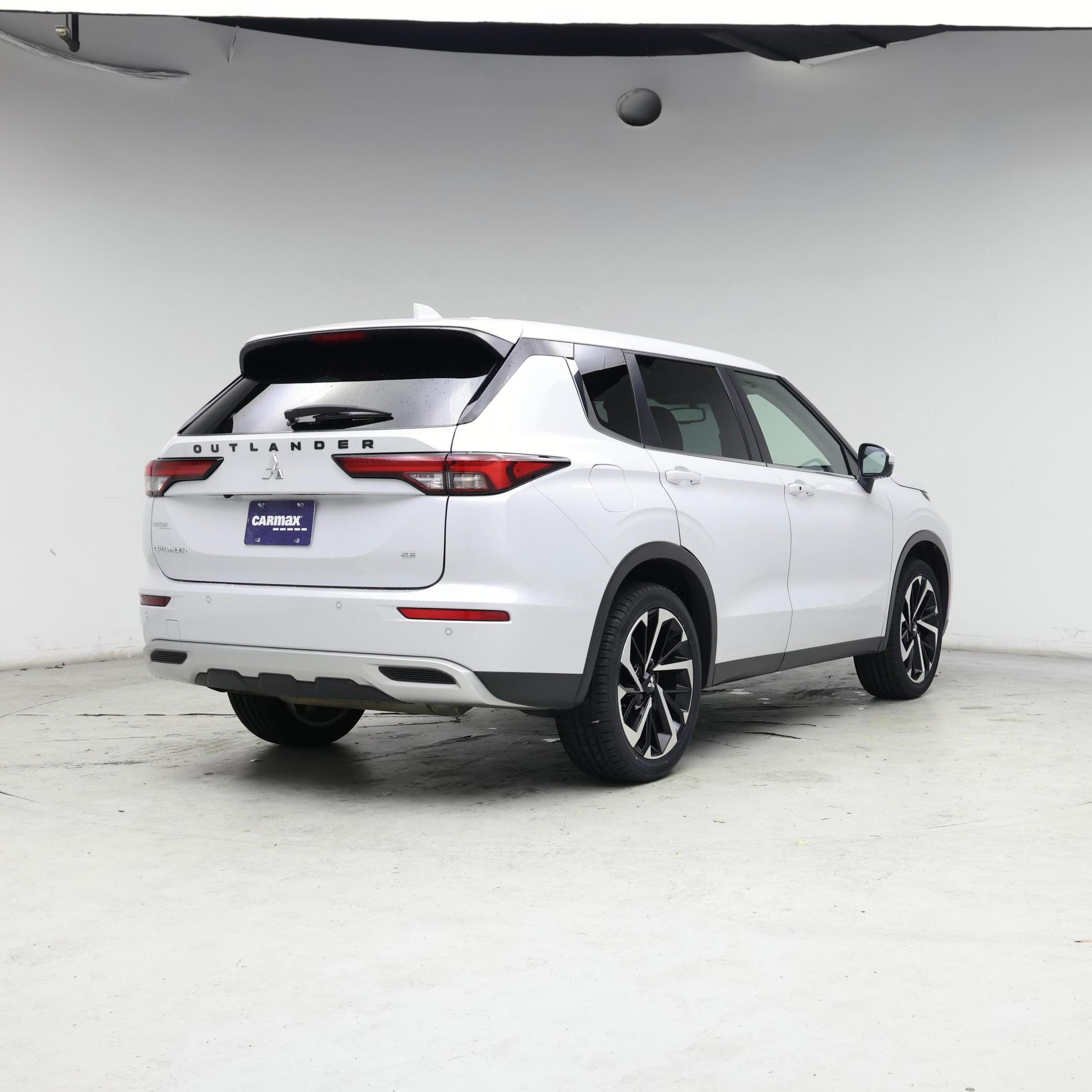 Thumbnail: 2023 Mitsubishi Outlander - 8