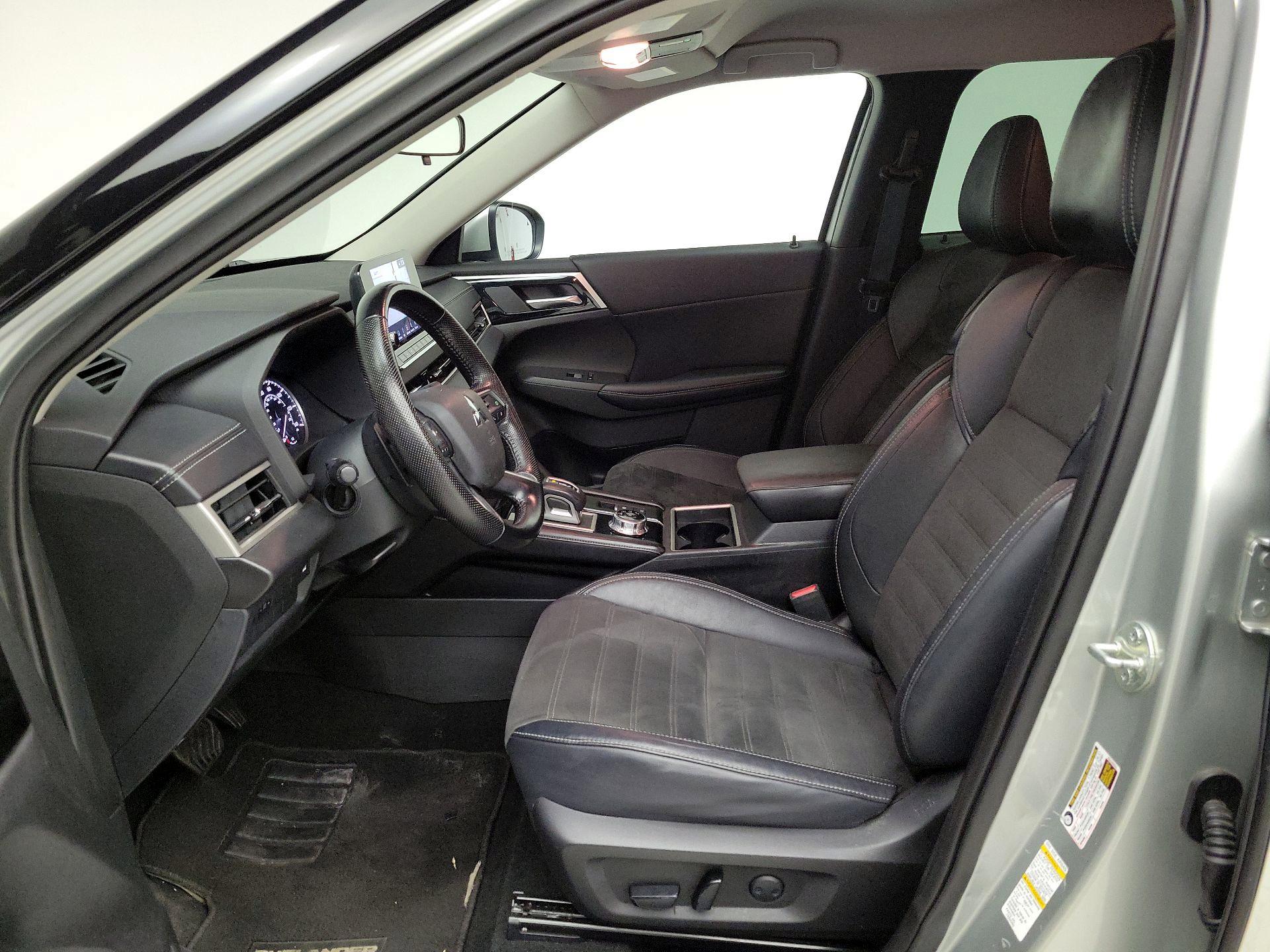 Thumbnail: 2022 Mitsubishi Outlander - 11