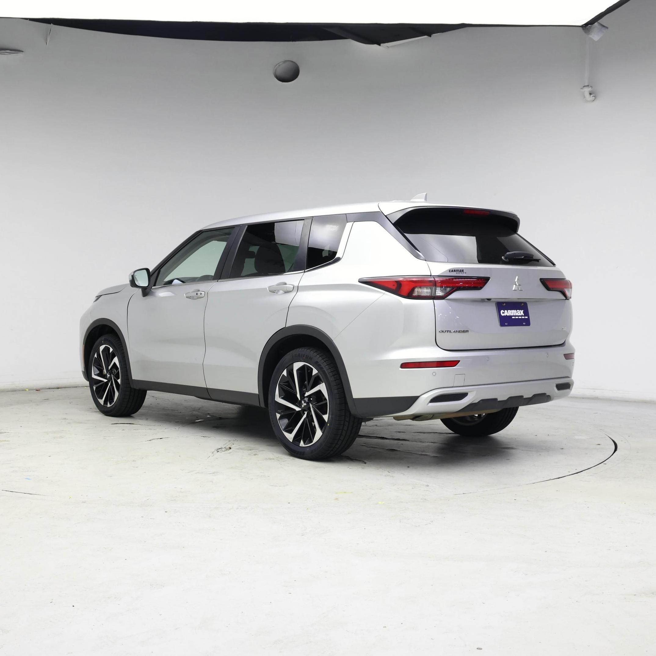 Thumbnail: 2022 Mitsubishi Outlander - 2
