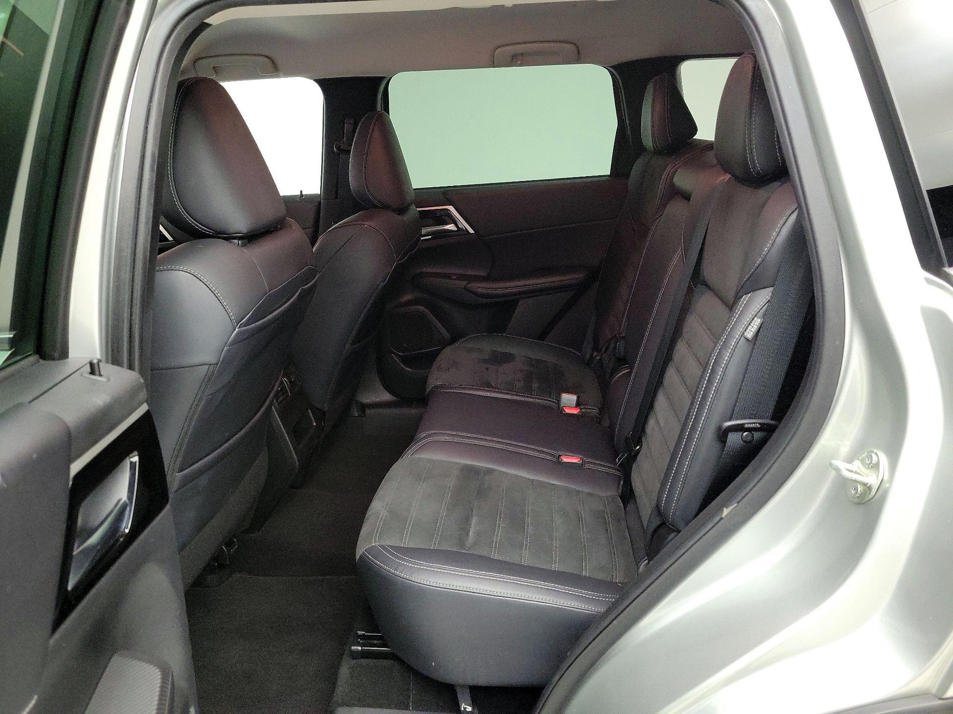 Thumbnail: 2022 Mitsubishi Outlander - 20