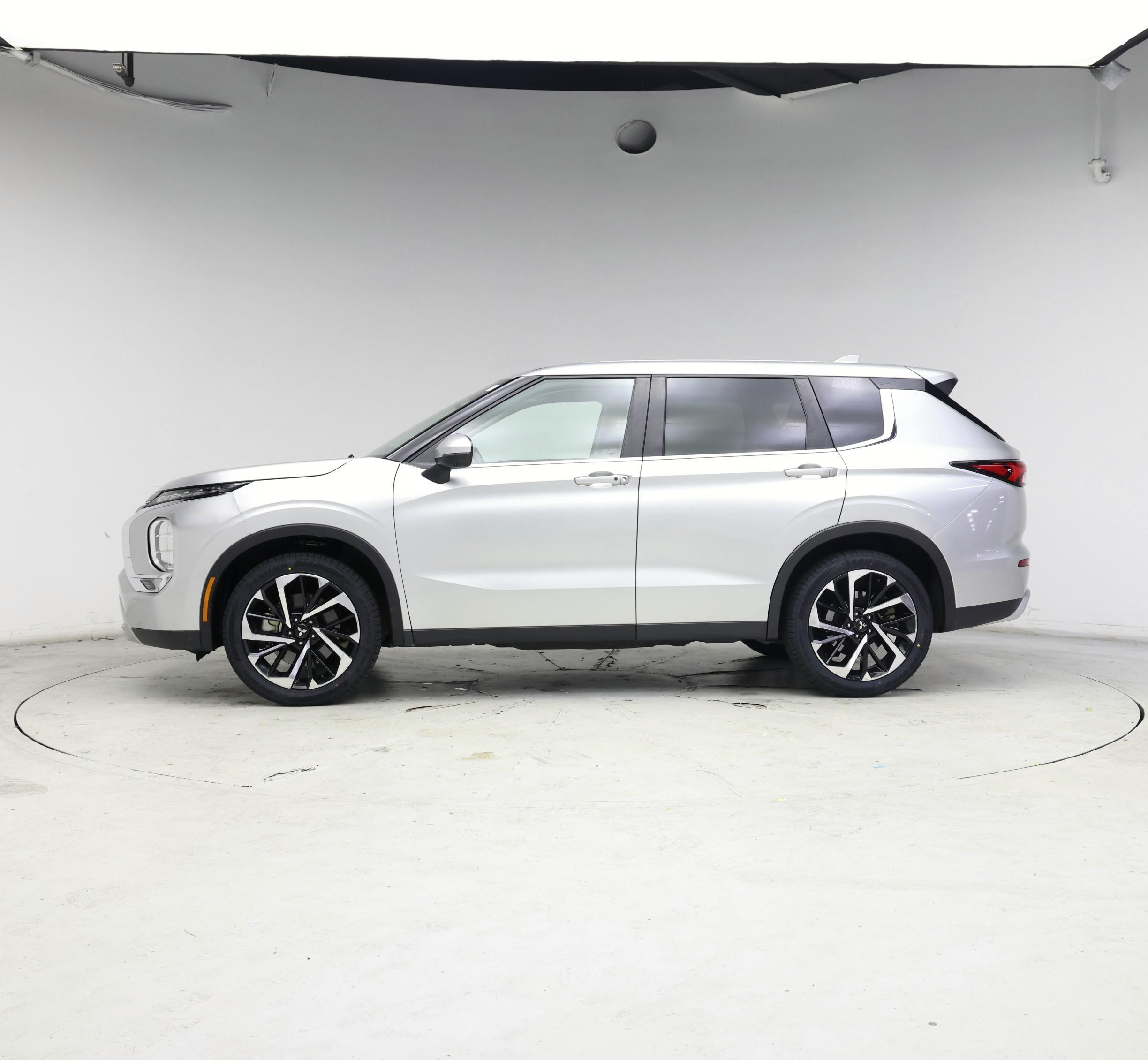 Thumbnail: 2022 Mitsubishi Outlander - 3