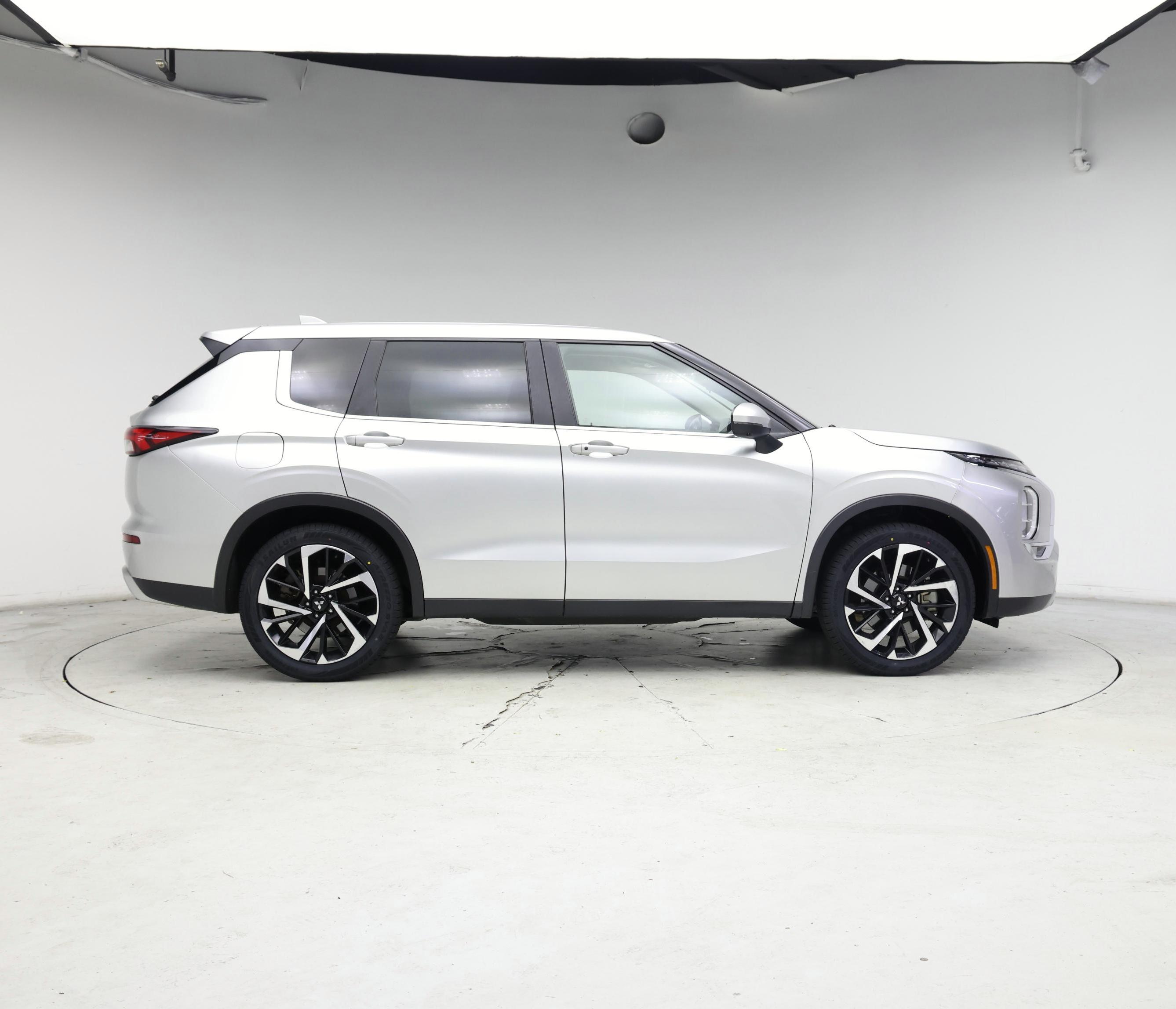 Thumbnail: 2022 Mitsubishi Outlander - 7